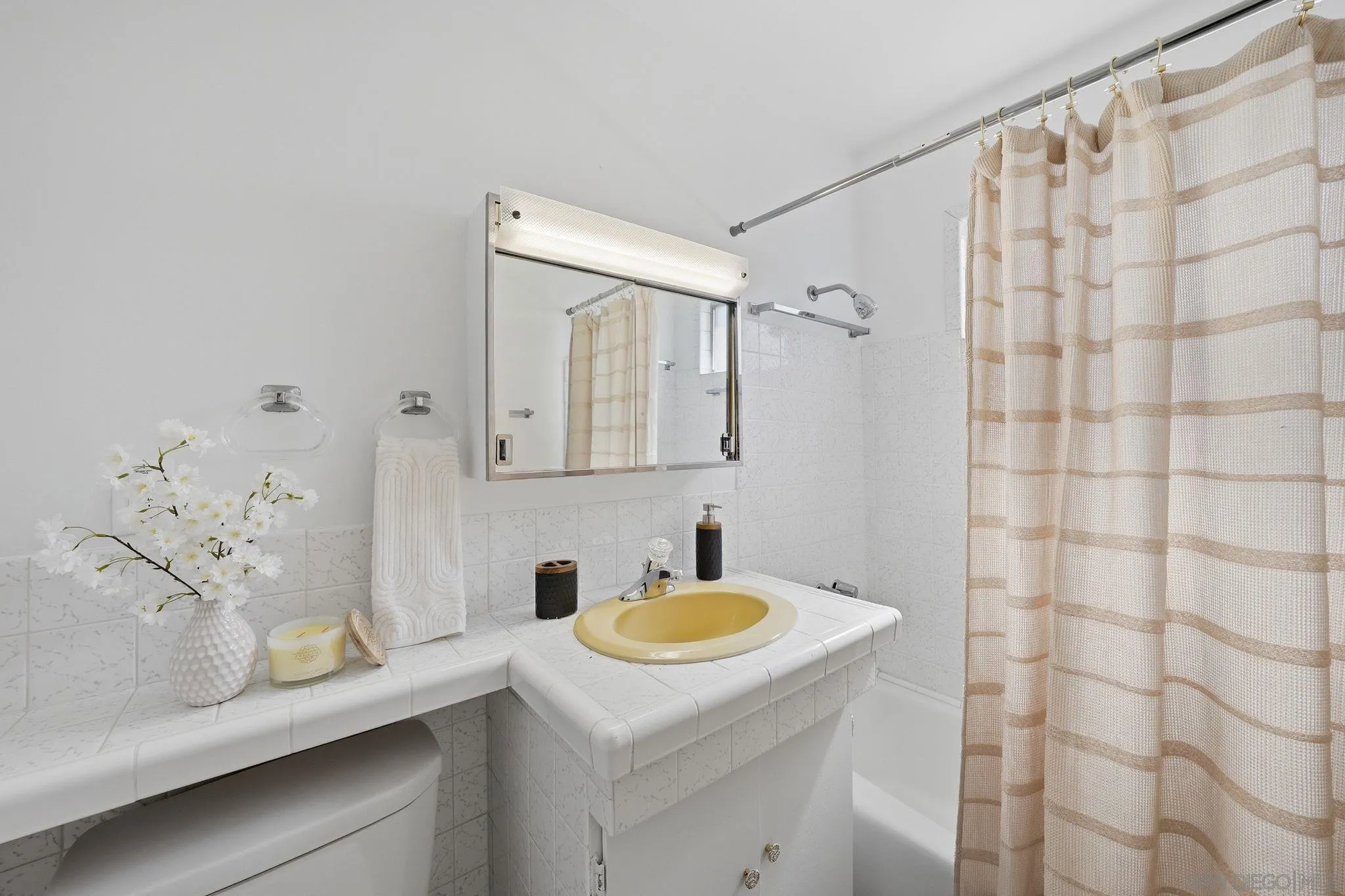 https://cdn.realtyfeed.com/cdn/127/260014359/498fe7c8903d7dee059729b48f1a4bc4.webp