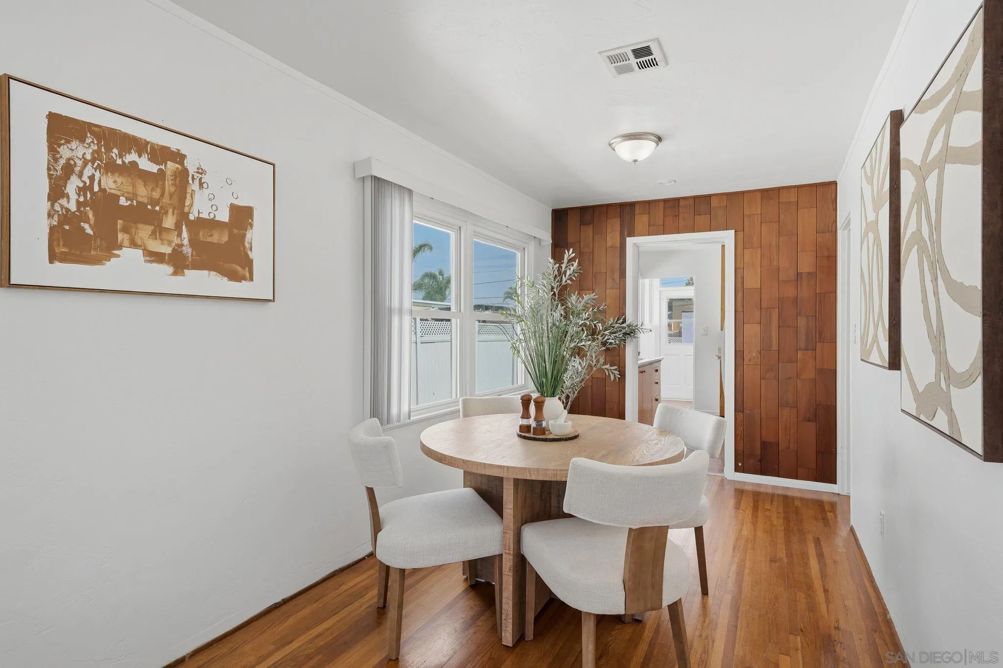 https://cdn.realtyfeed.com/cdn/127/260014359/527e1eaa783610f7aa76decddc215a5b.webp