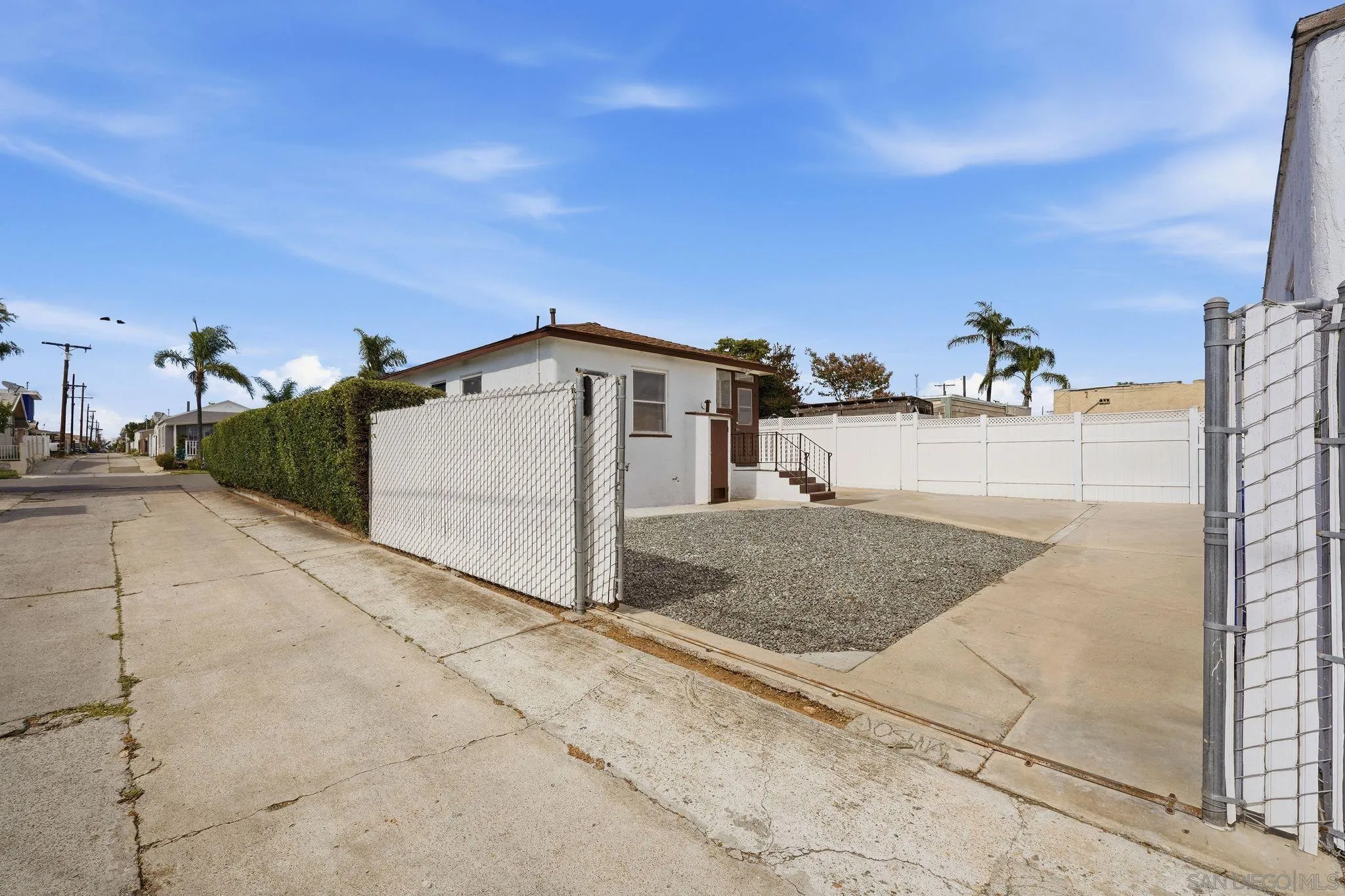 https://cdn.realtyfeed.com/cdn/127/260014359/5a51bfa8d6c949ead1f3e29e720c7cfe.webp