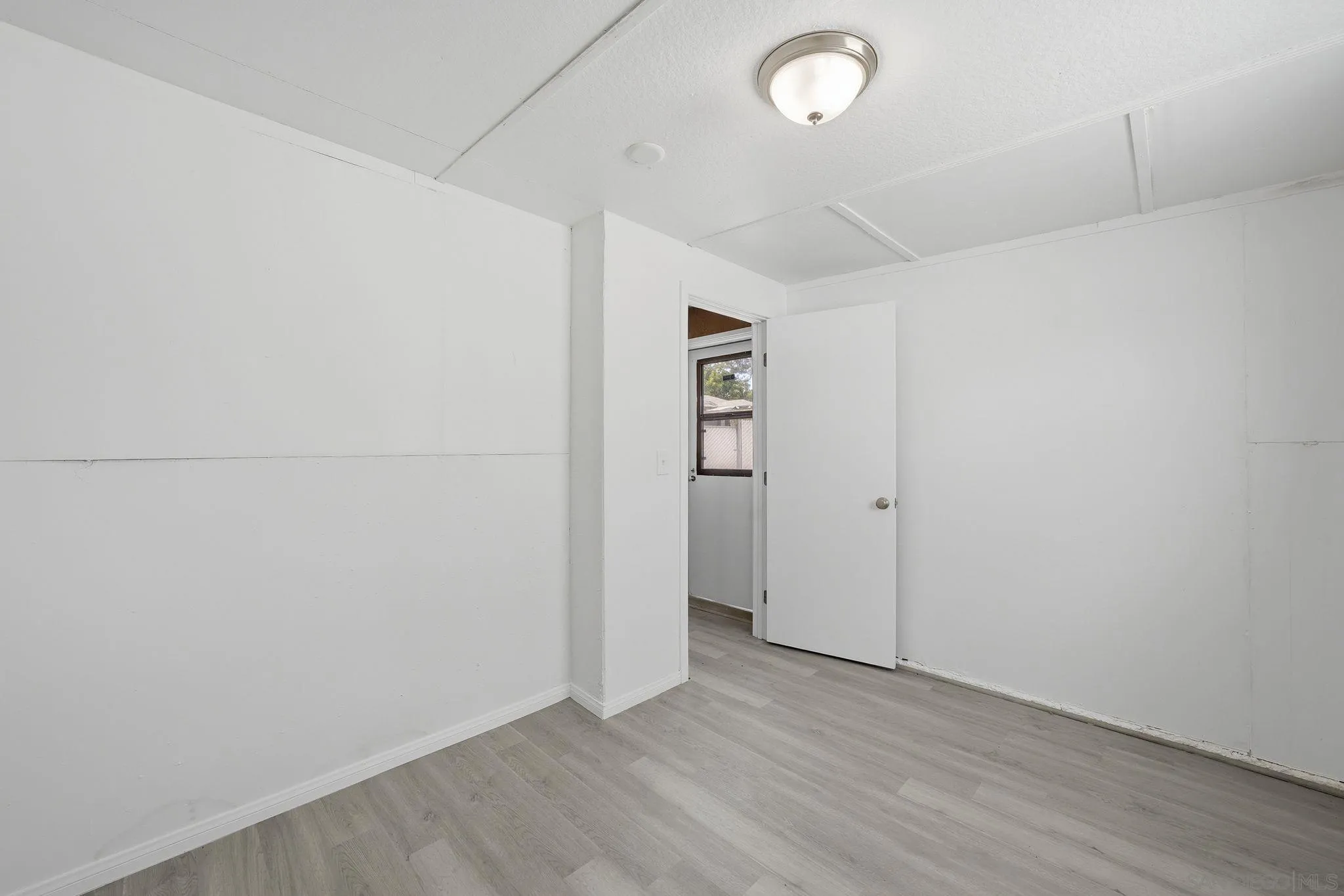 https://cdn.realtyfeed.com/cdn/127/260014359/64ef97a53afb08d7941cb6492467b09c.webp