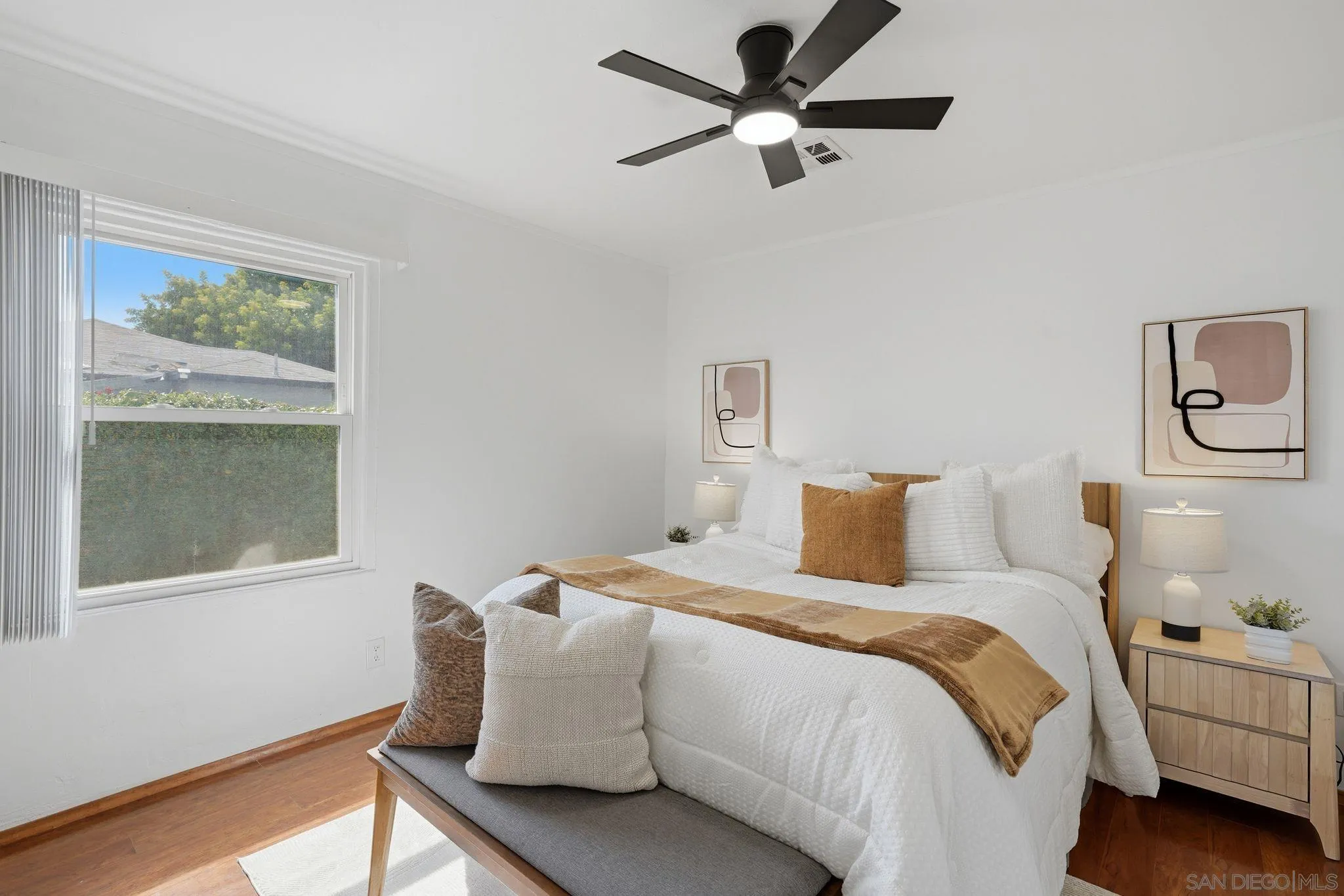 https://cdn.realtyfeed.com/cdn/127/260014359/848d0d0ae2e54d59f1b00f610b61d6e2.webp