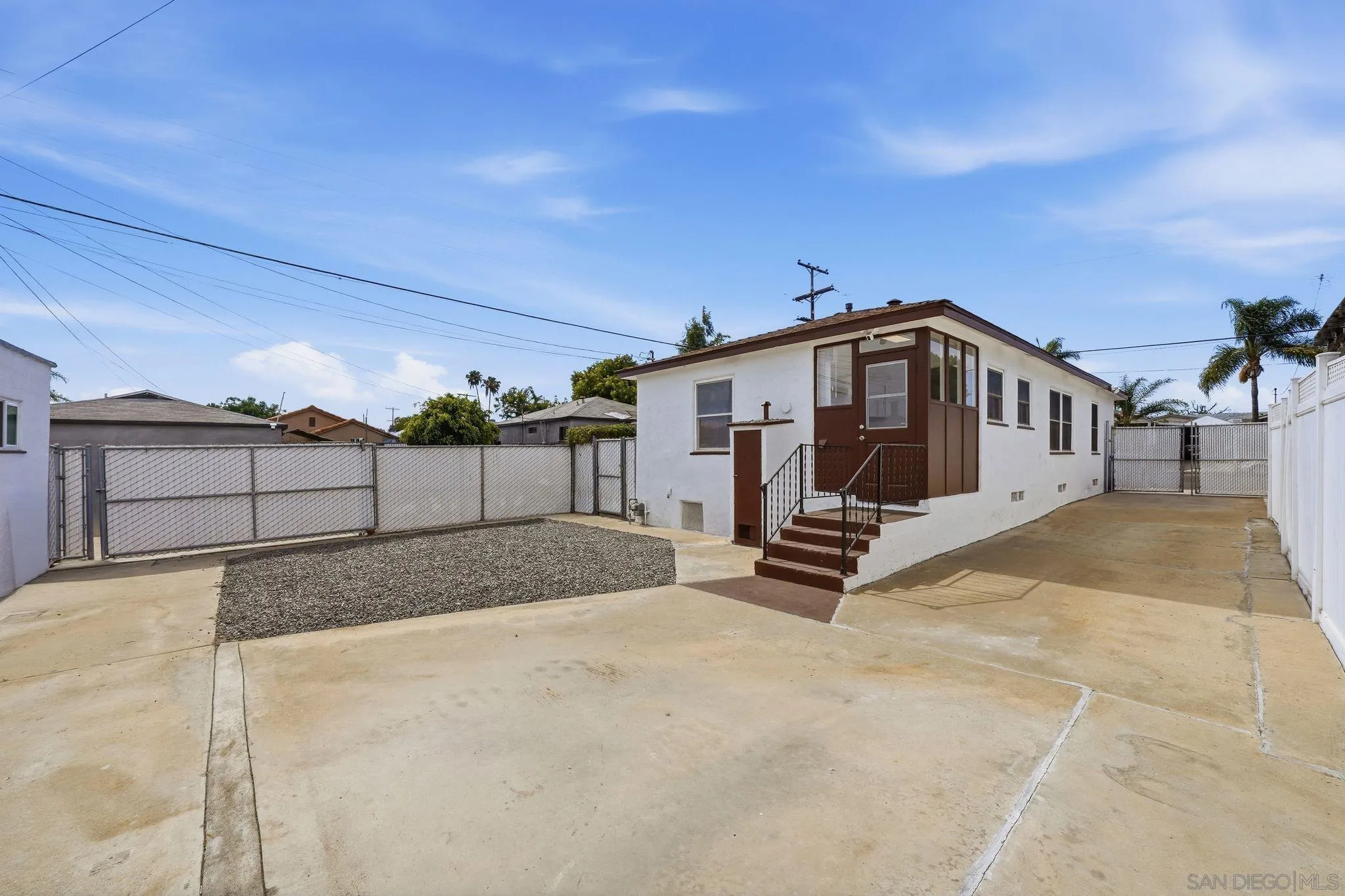 https://cdn.realtyfeed.com/cdn/127/260014359/911b3c83a1aaff9afb584788866d7f1d.webp