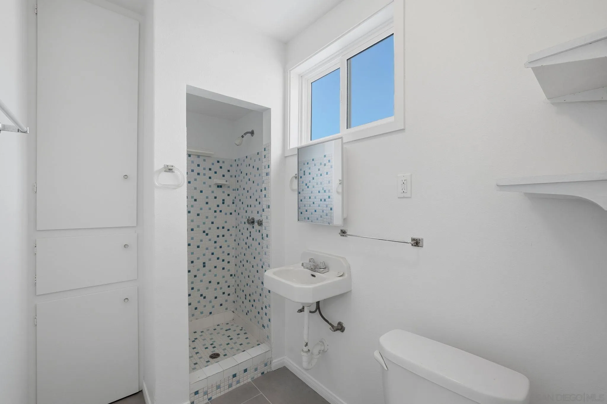 https://cdn.realtyfeed.com/cdn/127/260014359/9bc860e6f68cd8555f3806bc8ee49a2a.webp