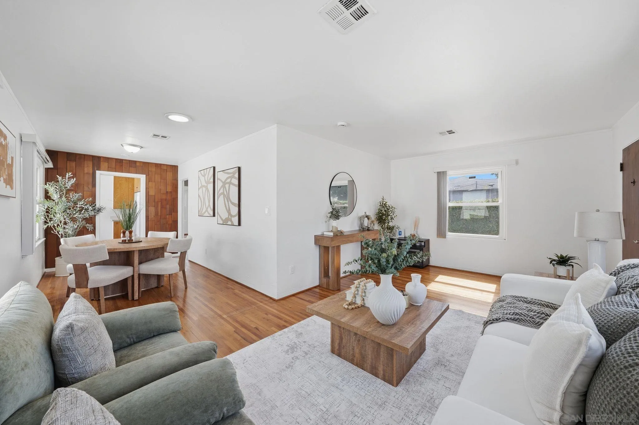 https://cdn.realtyfeed.com/cdn/127/260014359/adadb9b6b847acb002f88f6d2423123b.webp