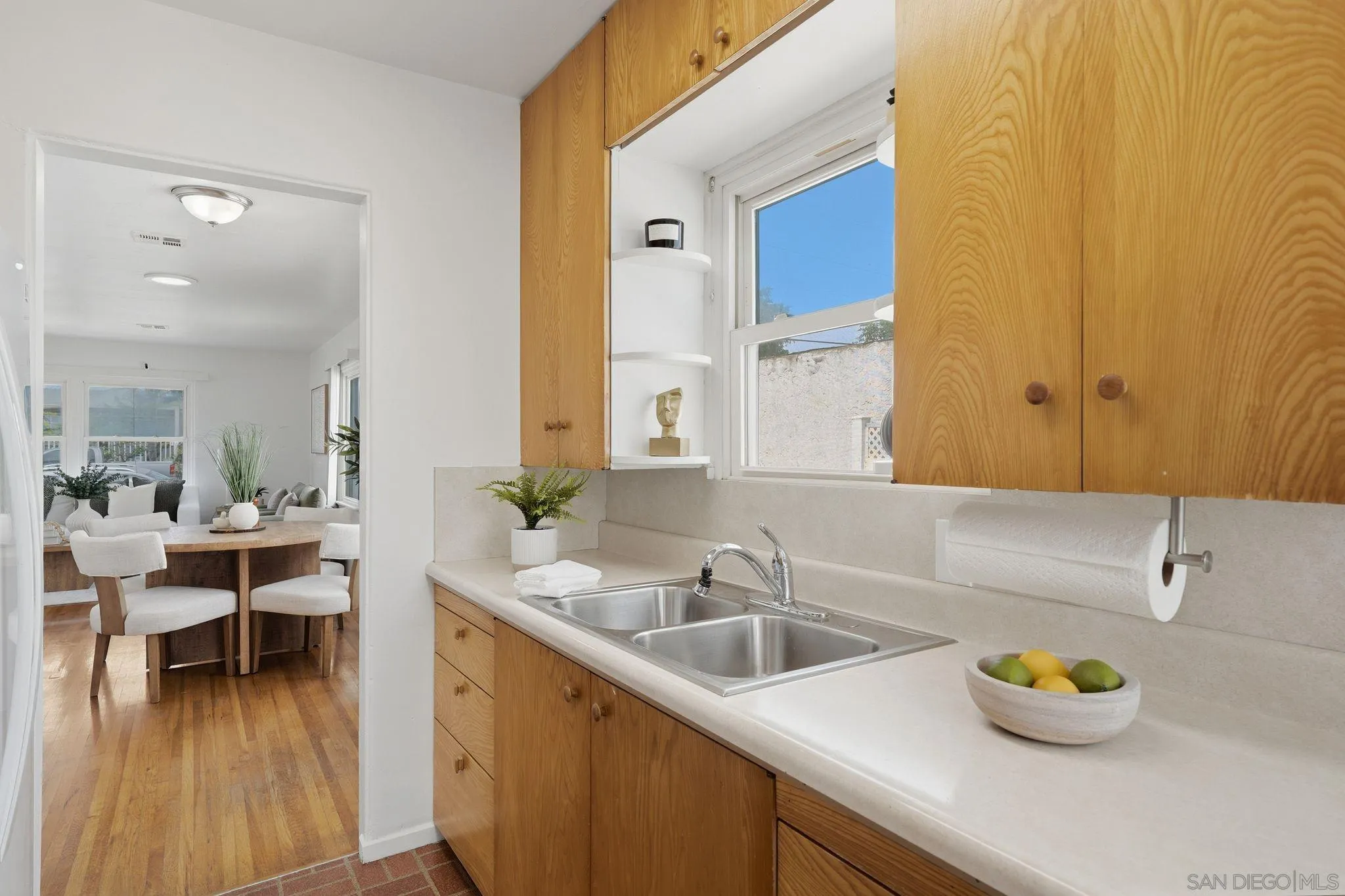https://cdn.realtyfeed.com/cdn/127/260014359/d42eff254ebf9816460bc9911cbdc239.webp