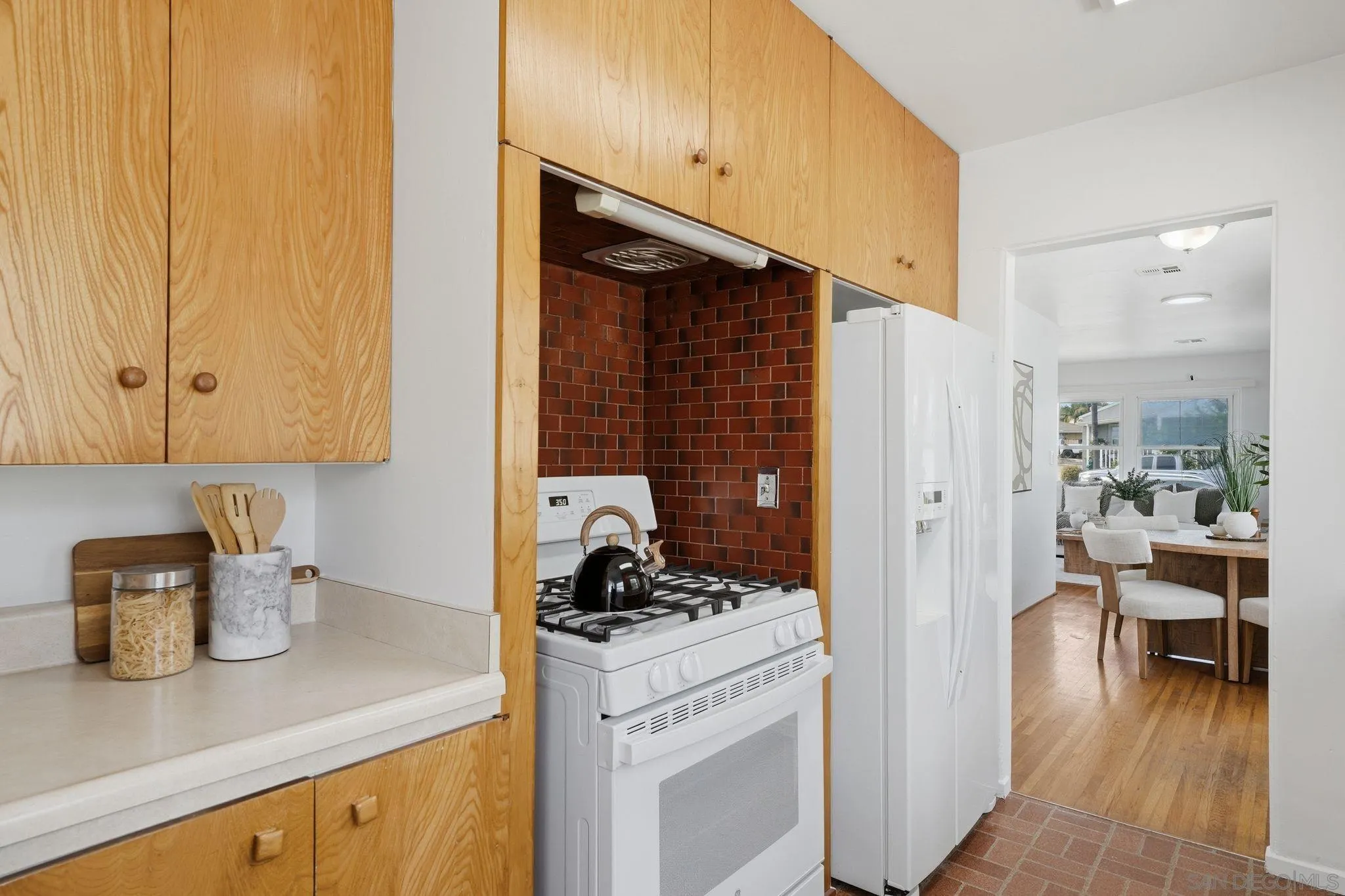 https://cdn.realtyfeed.com/cdn/127/260014359/d904621f8e320e220945024bf1684c06.webp