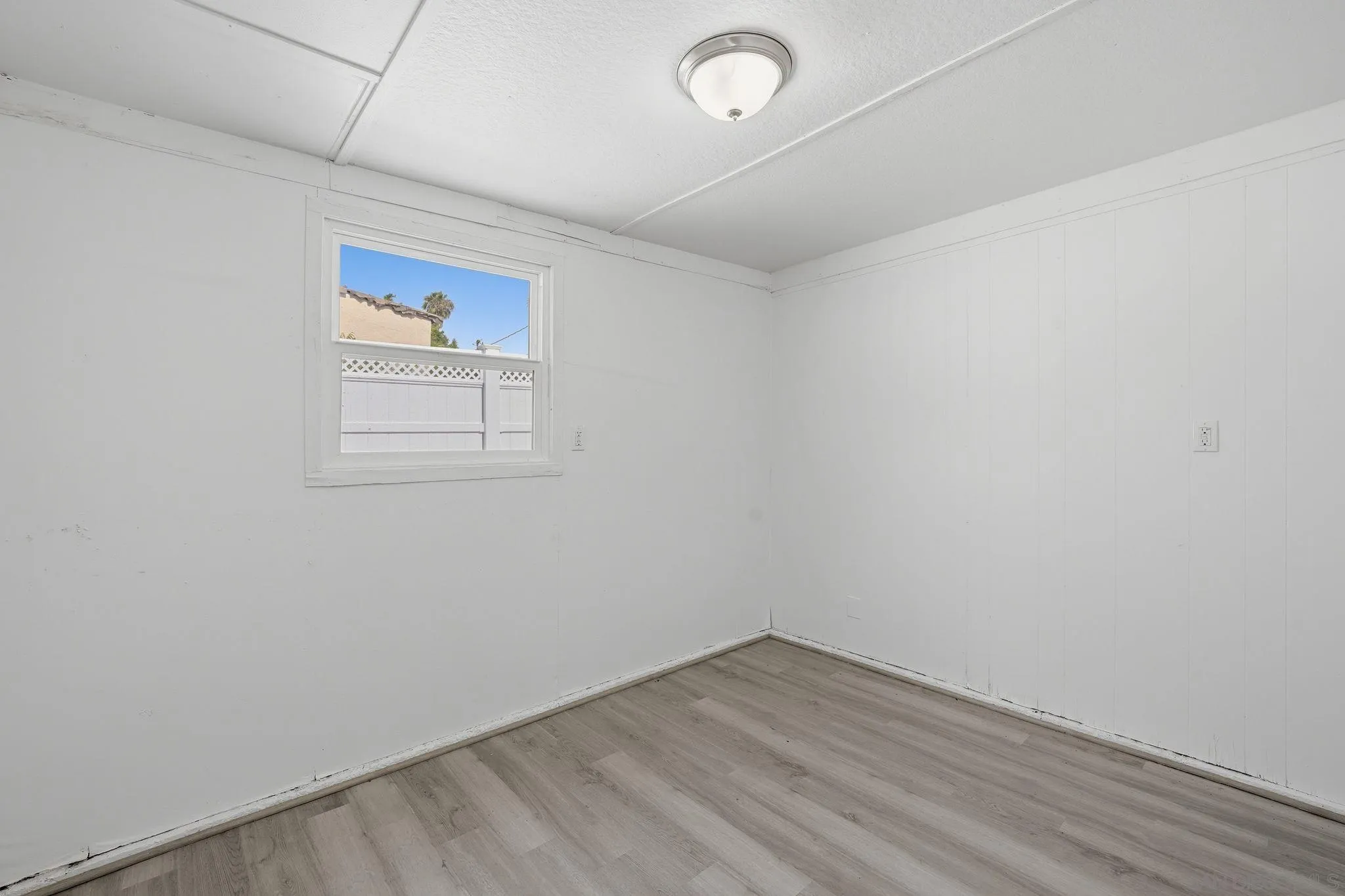 https://cdn.realtyfeed.com/cdn/127/260014359/ee55e289da881107e60050dcba599bd3.webp