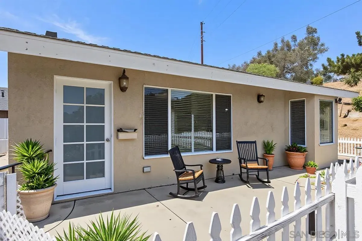 https://cdn.realtyfeed.com/cdn/127/260014361/423f4ed64d378397d6b8e551a5b28687.webp
