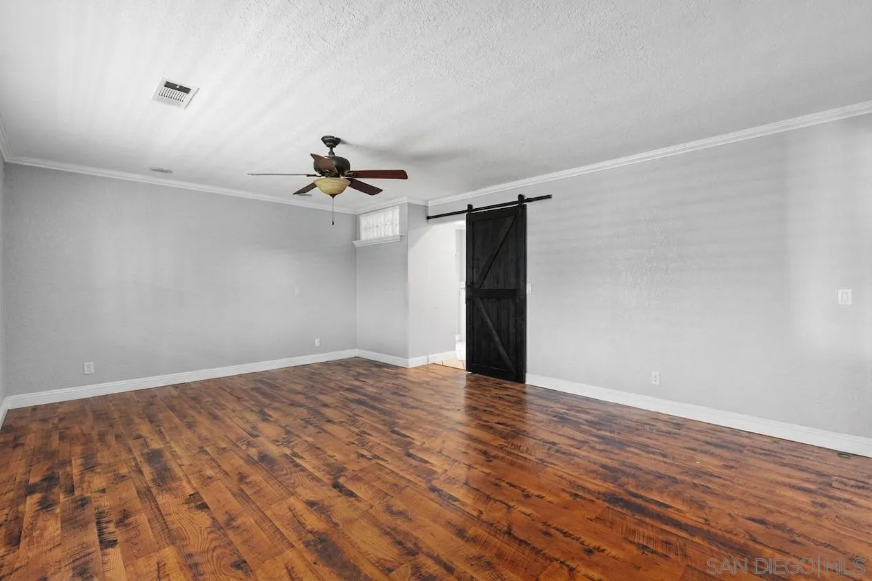 https://cdn.realtyfeed.com/cdn/127/260014361/57b28337de35794682fee019edb4b931.webp