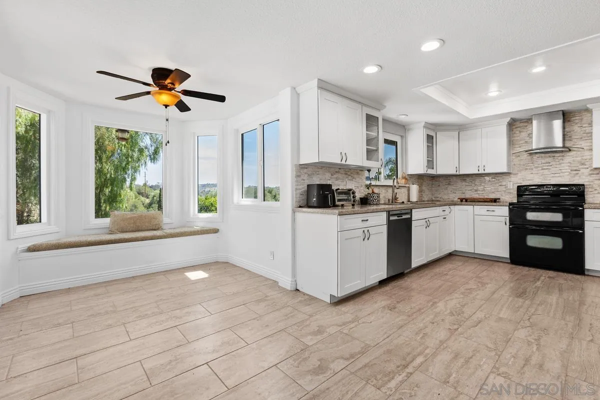 https://cdn.realtyfeed.com/cdn/127/260014361/8106cb31c542454f37b8f0b7279aea88.webp