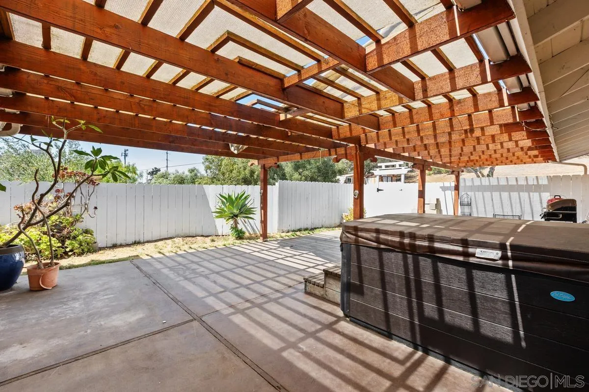 https://cdn.realtyfeed.com/cdn/127/260014361/88a7abffe714f55dc5a14bf77e5fde71.webp