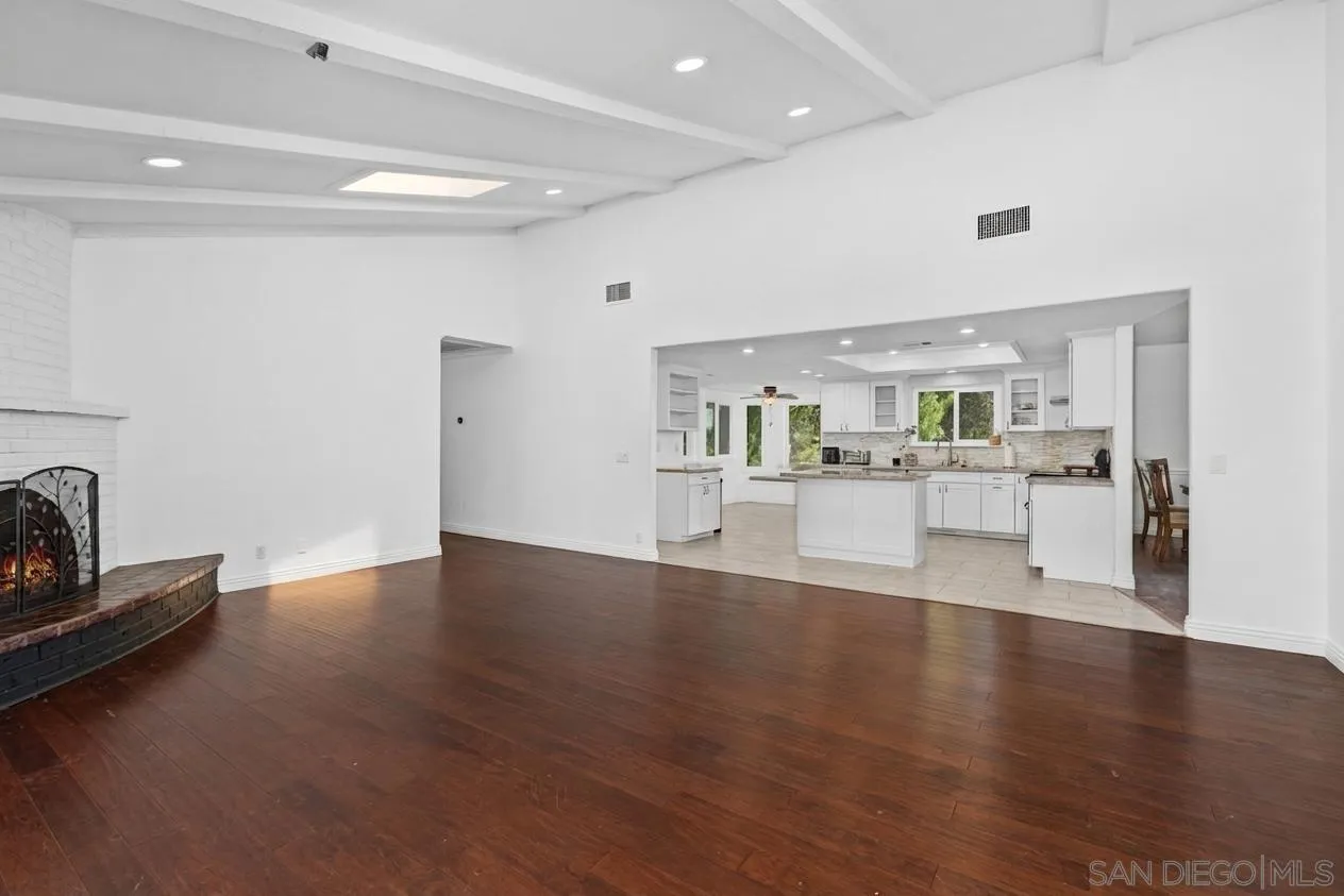 https://cdn.realtyfeed.com/cdn/127/260014361/a171651d115a90991c07edf85f6c07f8.webp