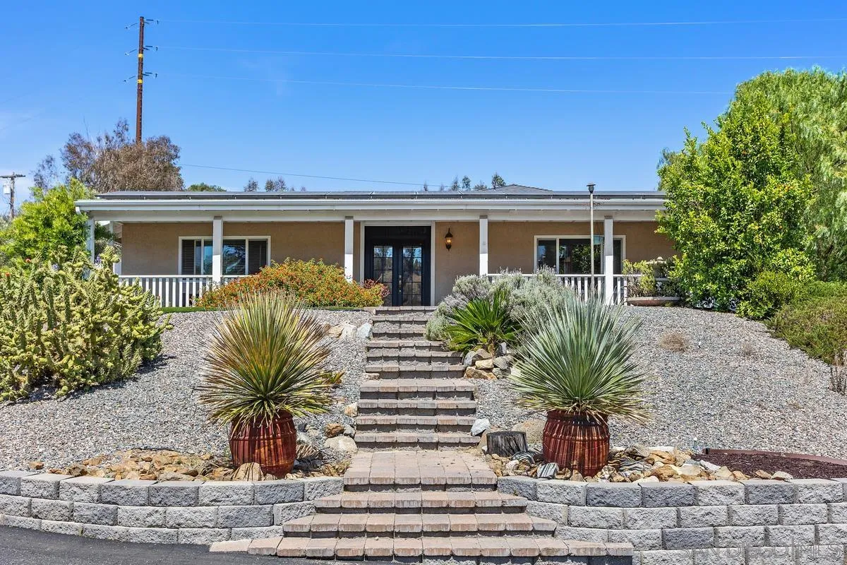 https://cdn.realtyfeed.com/cdn/127/260014361/b8cdd7234a846a20d96ed5bf40fae4d3.webp