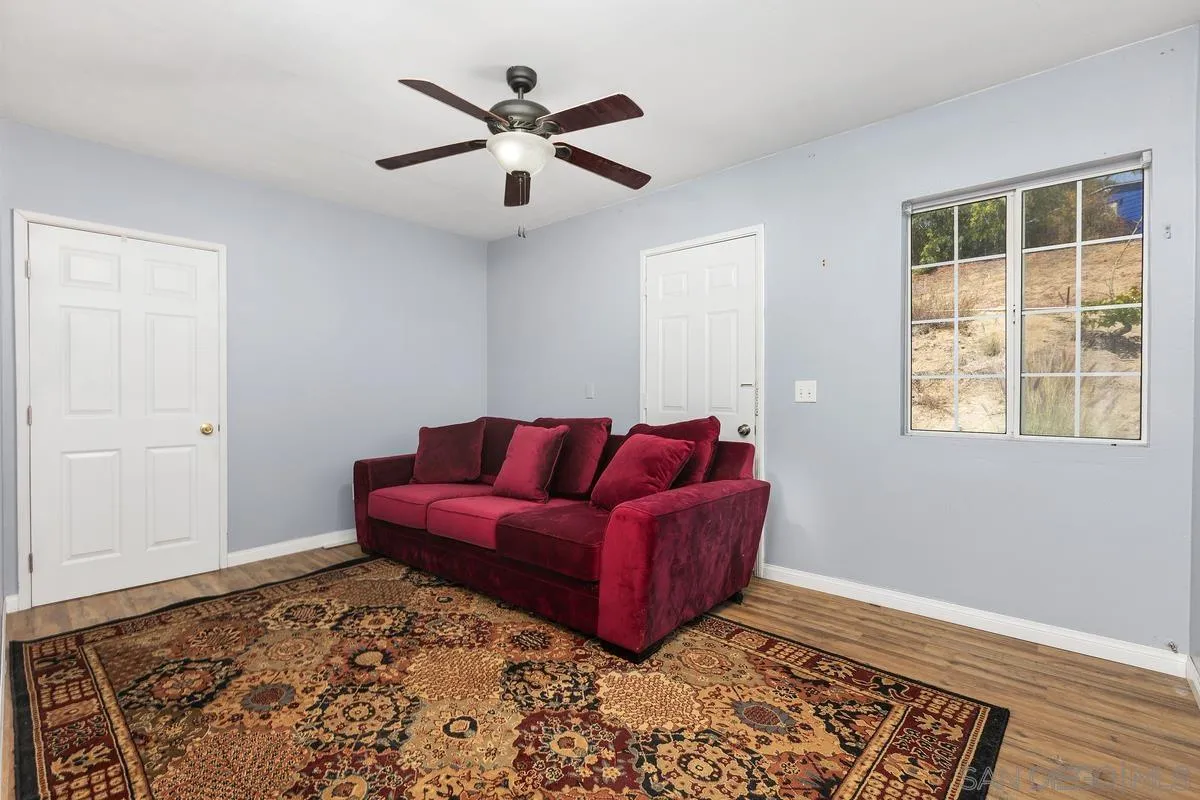 https://cdn.realtyfeed.com/cdn/127/260014361/c76f81473306f79f3a7a4a24a12e6445.webp