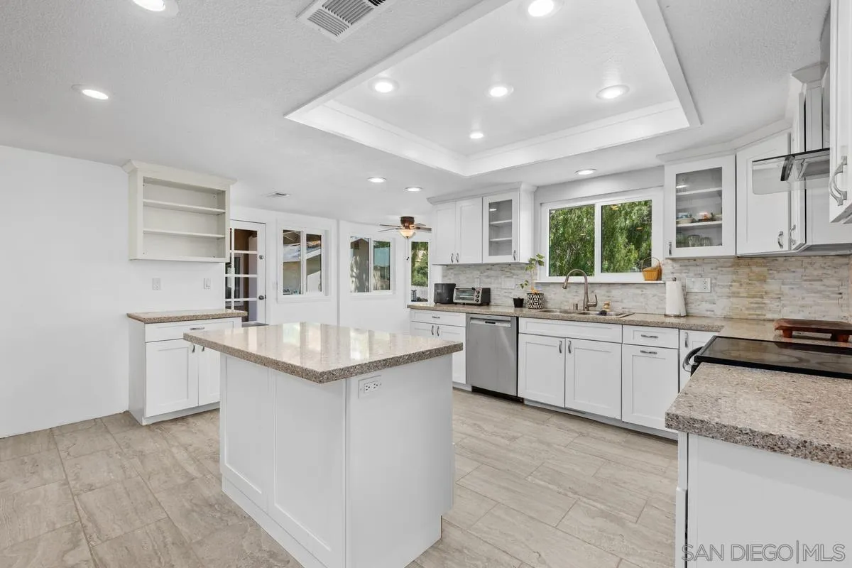 https://cdn.realtyfeed.com/cdn/127/260014361/c9ebd8c08f0efd2ccb9939e4d385ebbb.webp