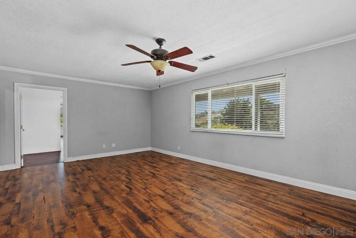 https://cdn.realtyfeed.com/cdn/127/260014361/cdf617a4ed6a24ac6d9f7366a3c50a05.webp
