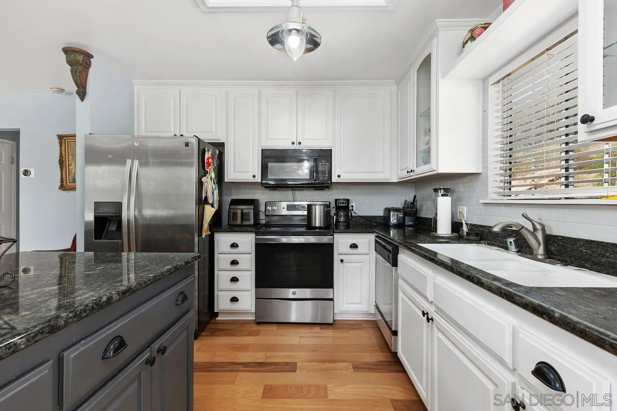 https://cdn.realtyfeed.com/cdn/127/260014361/f97b7d0b5d17e3175a6dc73fb728959e.webp