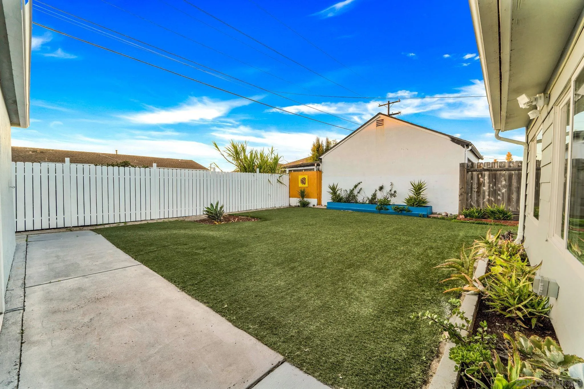 https://cdn.realtyfeed.com/cdn/127/260014363/1cc199fbf50086e48a7770e0bf6df4c9.webp
