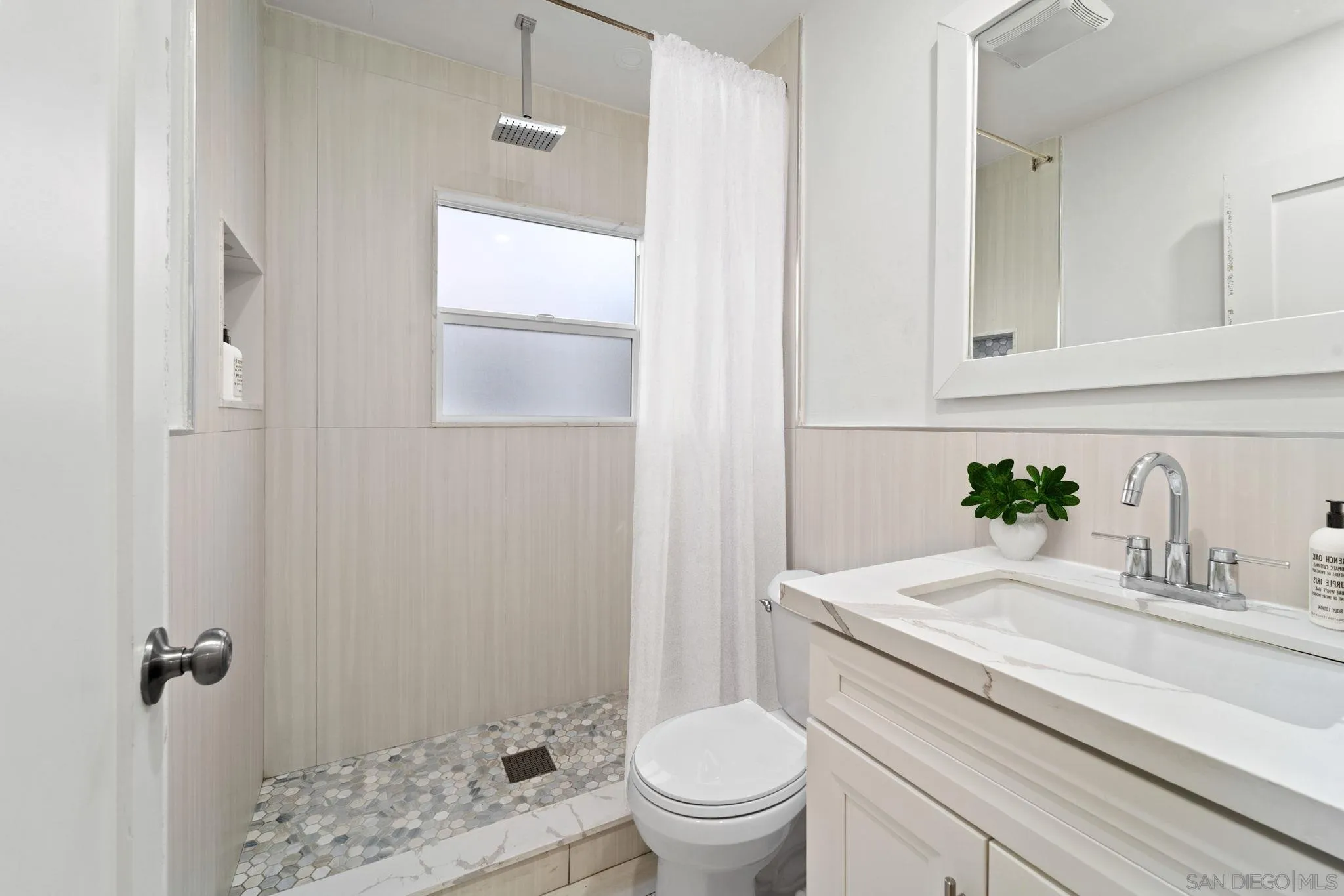 https://cdn.realtyfeed.com/cdn/127/260014363/24e016fbe576e16e5bee9be32e555317.webp