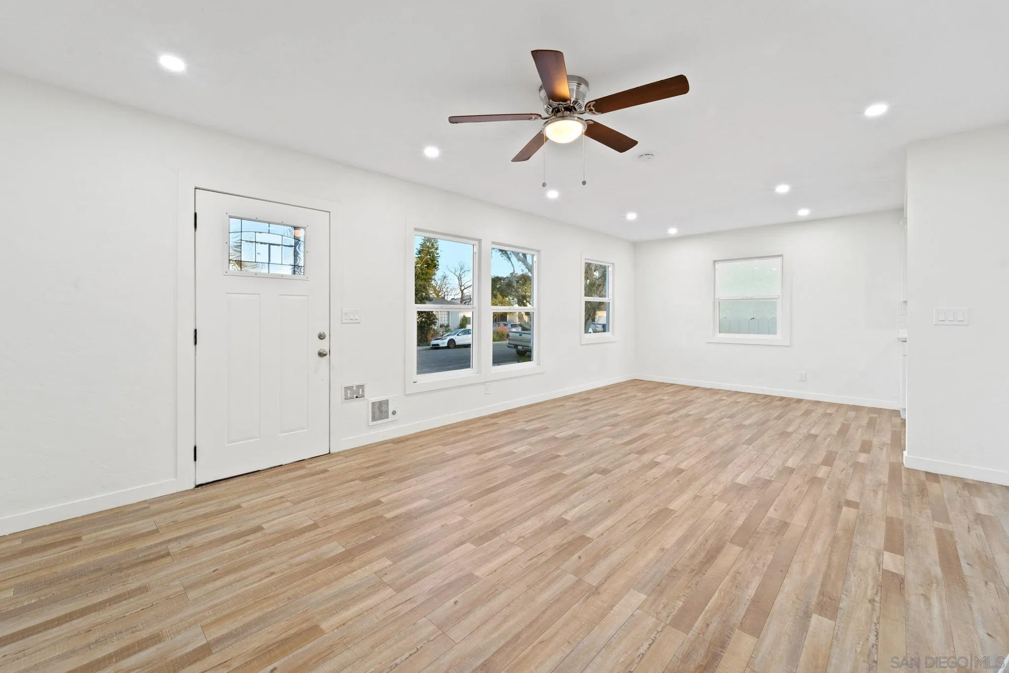 https://cdn.realtyfeed.com/cdn/127/260014363/42399f15ffa1186cfa2ab806427e25b4.webp