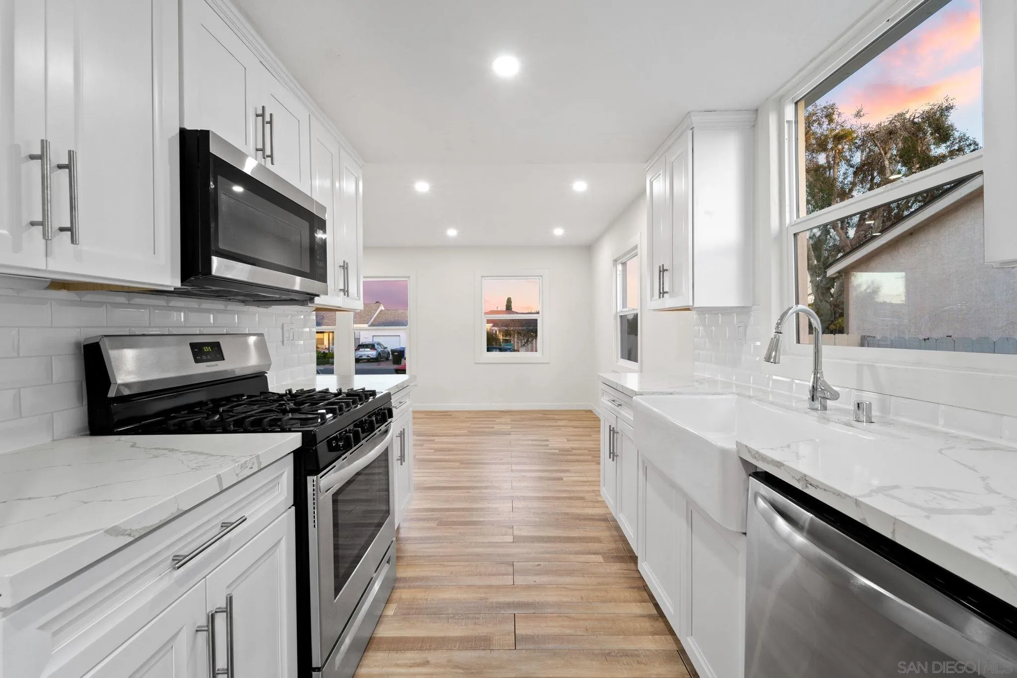 https://cdn.realtyfeed.com/cdn/127/260014363/629641ba554657b42775566c38f0ce6e.webp