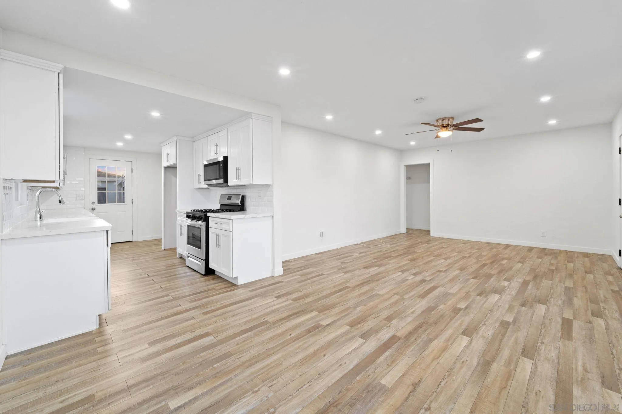 https://cdn.realtyfeed.com/cdn/127/260014363/7245f24a0d13c0f79cae56811480f697.webp