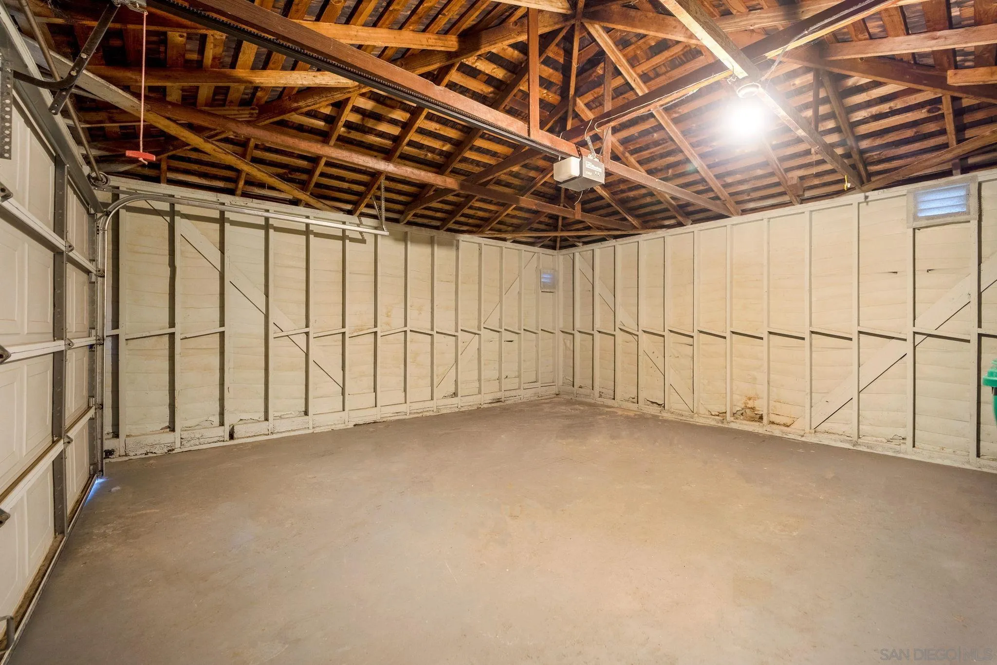 https://cdn.realtyfeed.com/cdn/127/260014363/76478b33c42d9b913be92a87f709e292.webp