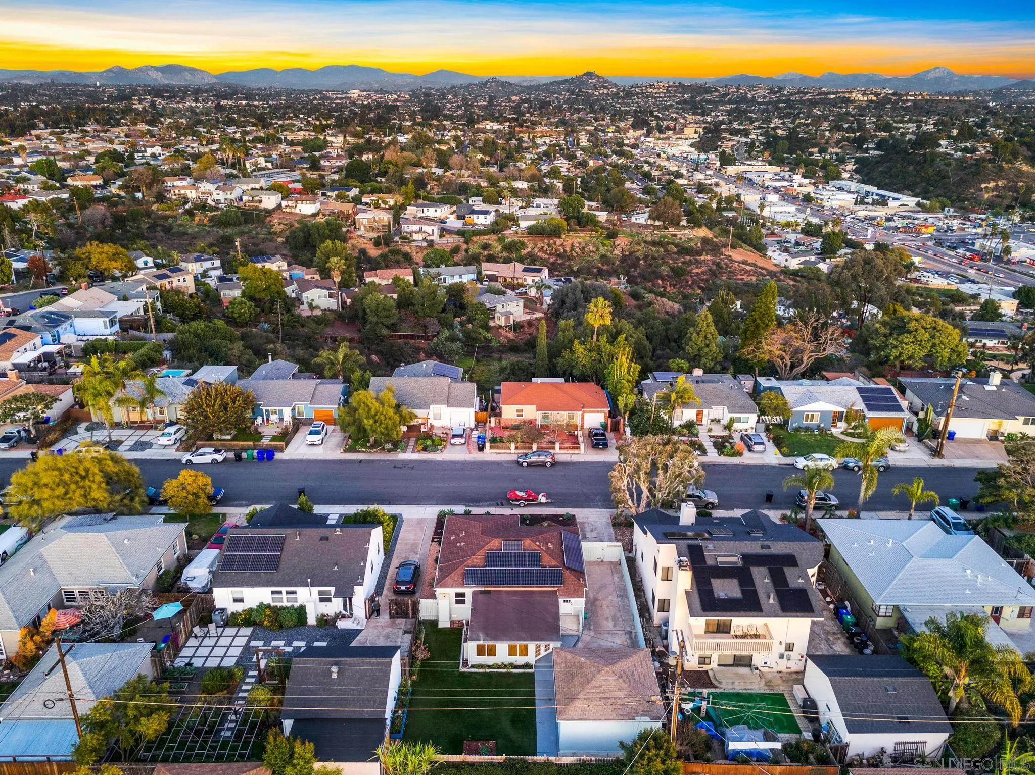 https://cdn.realtyfeed.com/cdn/127/260014363/7e8bc06e6898c79ebc49042a8d21ad41.webp