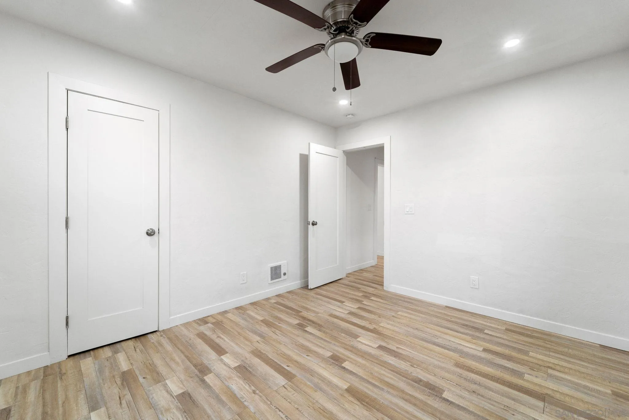 https://cdn.realtyfeed.com/cdn/127/260014363/a26701ad72a0966bb21eec96e582aabd.webp