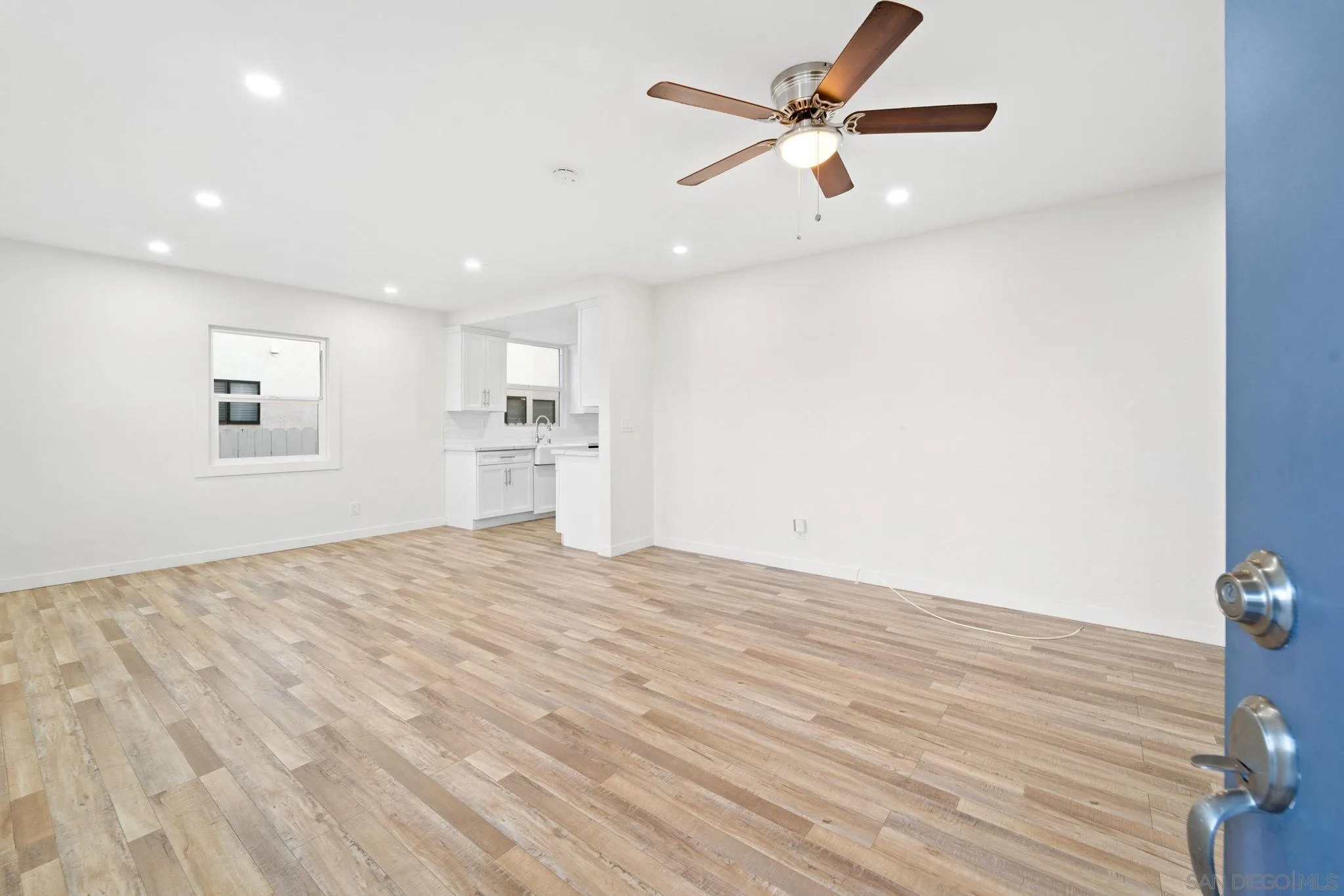 https://cdn.realtyfeed.com/cdn/127/260014363/ca2d343a14021a6e3a866f495e257bb9.webp