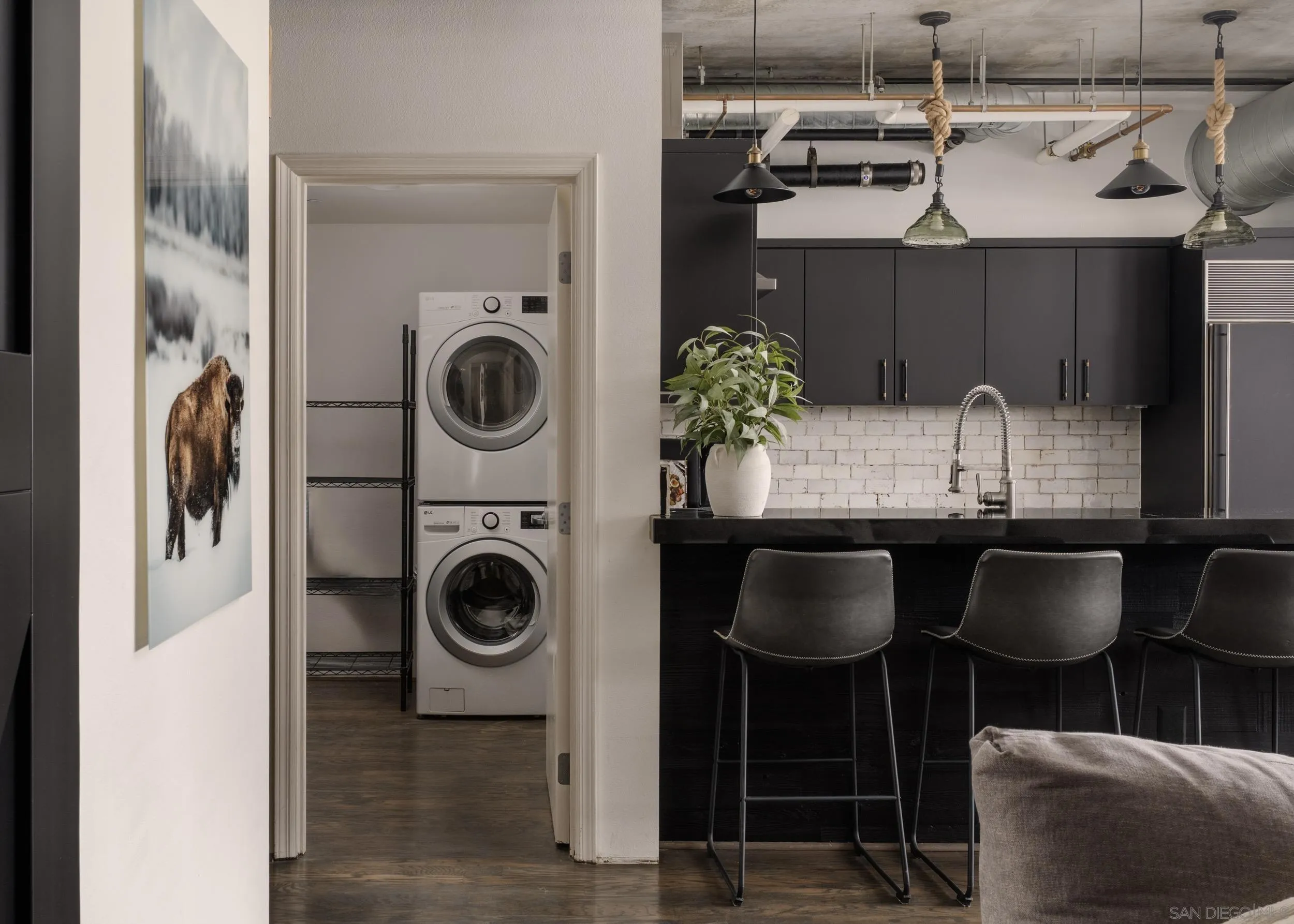 https://cdn.realtyfeed.com/cdn/127/260014364/2e5efffa456854f8dc8ecc8f462ffe8f.webp