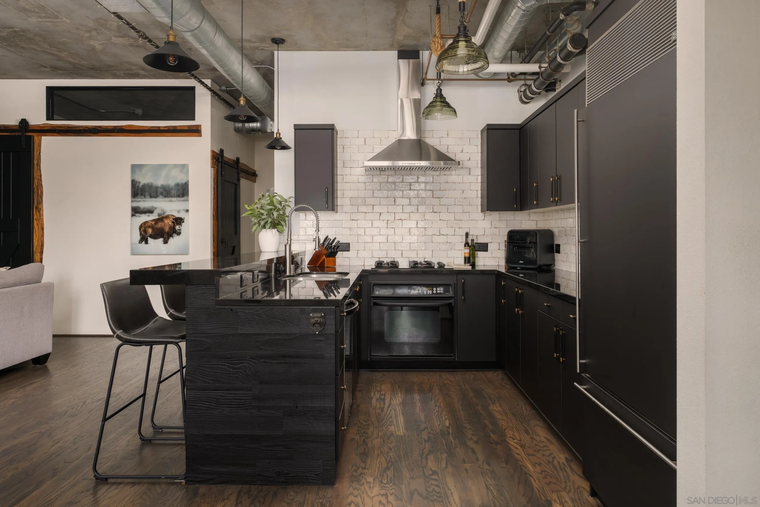 https://cdn.realtyfeed.com/cdn/127/260014364/5f502c16e8be7c7848762d01e8d27409.webp