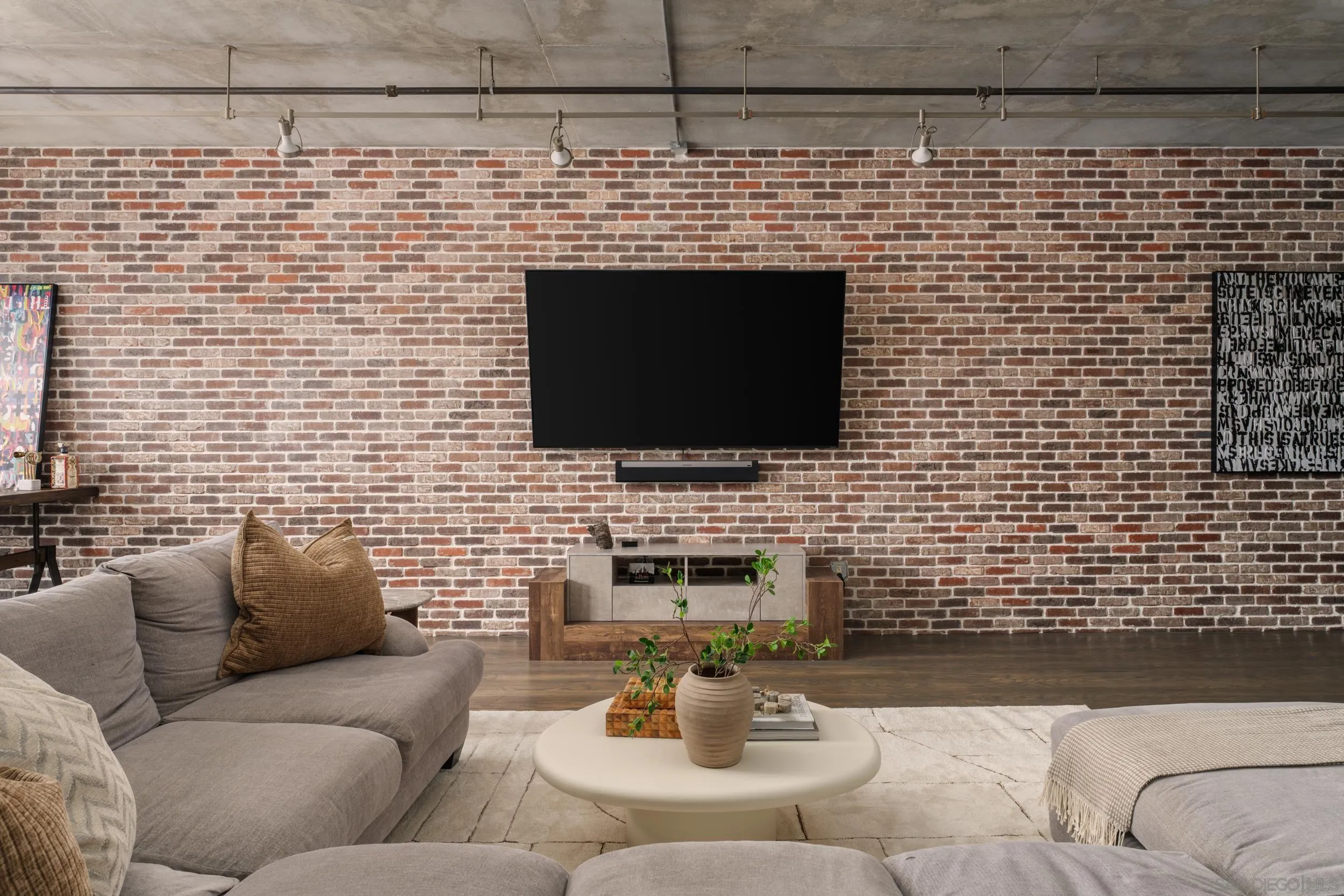 https://cdn.realtyfeed.com/cdn/127/260014364/a24564d2d6be0e8c05115154d8fa7fa1.webp