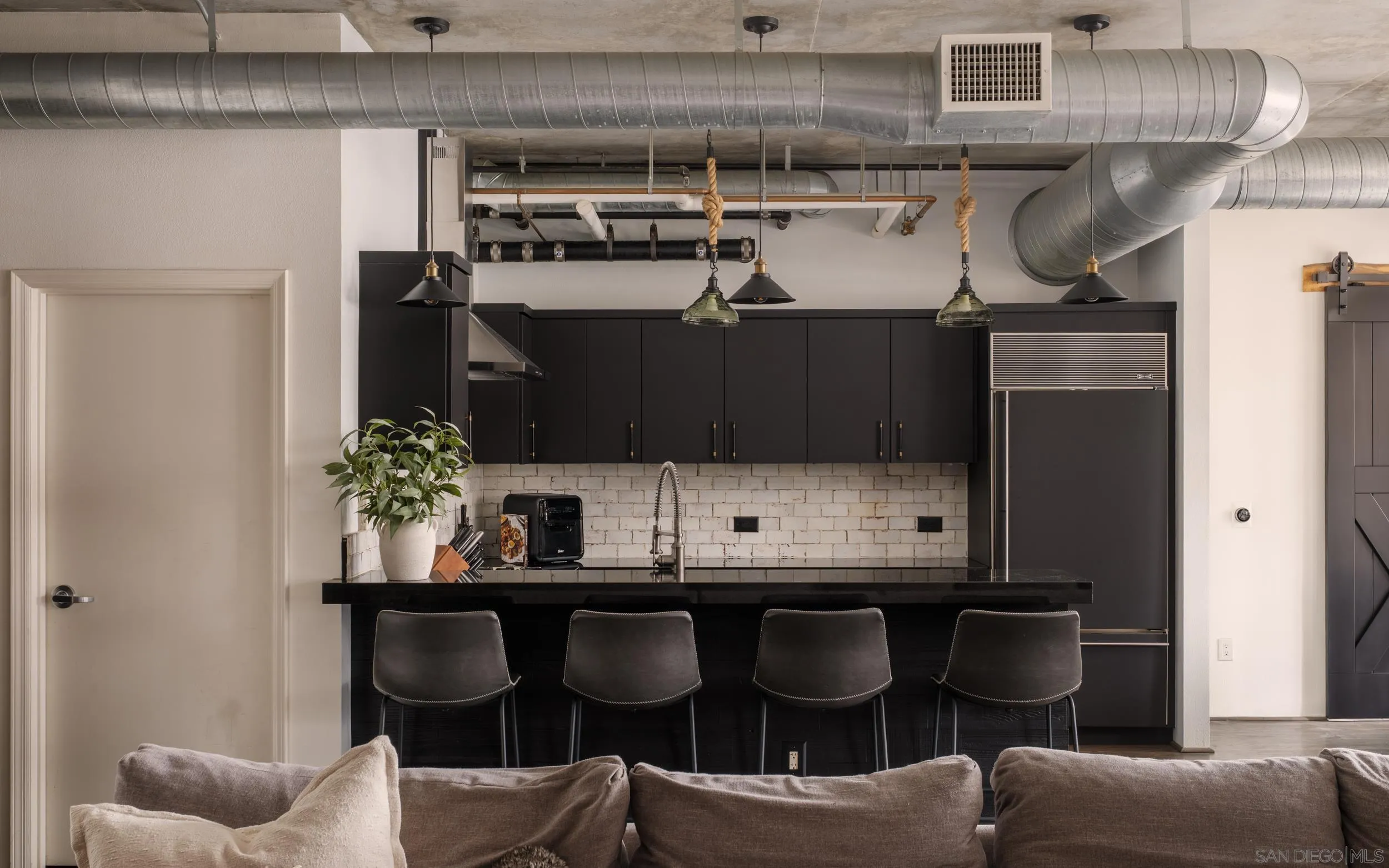 https://cdn.realtyfeed.com/cdn/127/260014364/a3bbd1f36acb3319ccf2249c409fc1a4.webp