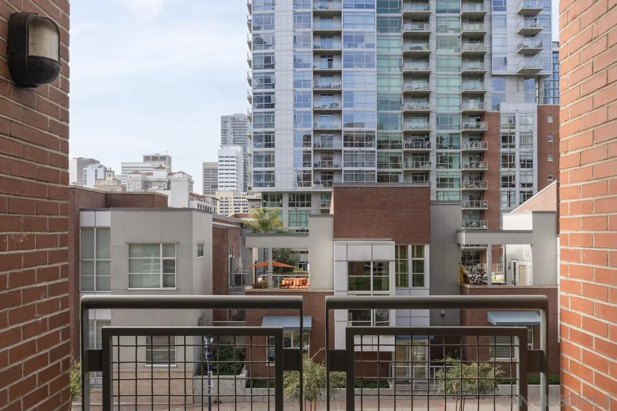 https://cdn.realtyfeed.com/cdn/127/260014364/f8c180d7e0a3dbb46e7366518d1b1010.webp