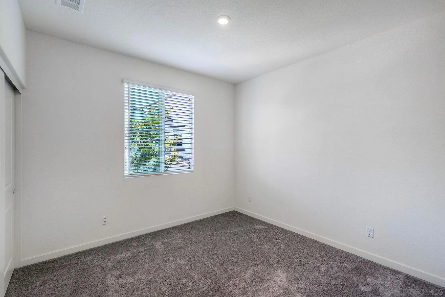 https://cdn.realtyfeed.com/cdn/127/260014366/0d45e3200fe2976dd1f955819135d293.webp