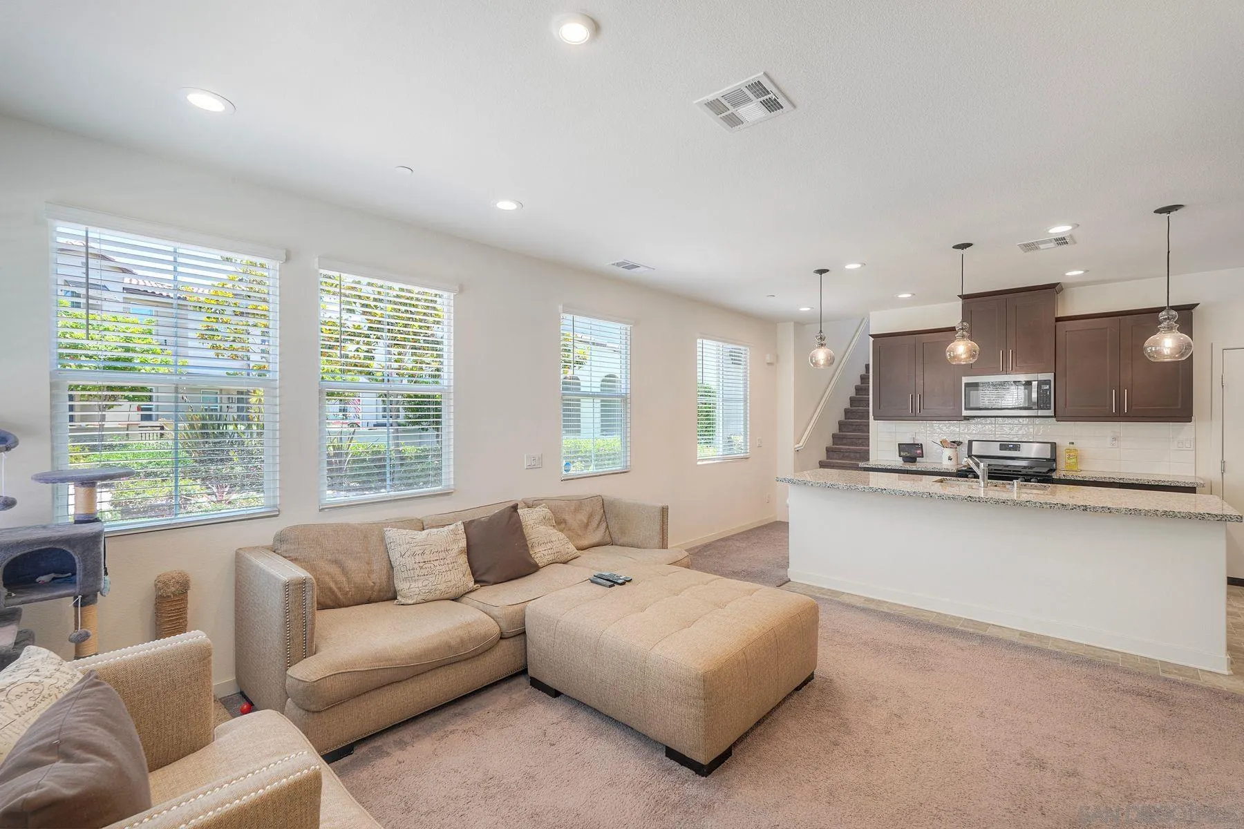 https://cdn.realtyfeed.com/cdn/127/260014366/2040880b27a9e1a2fc79930a80d5e6e8.webp