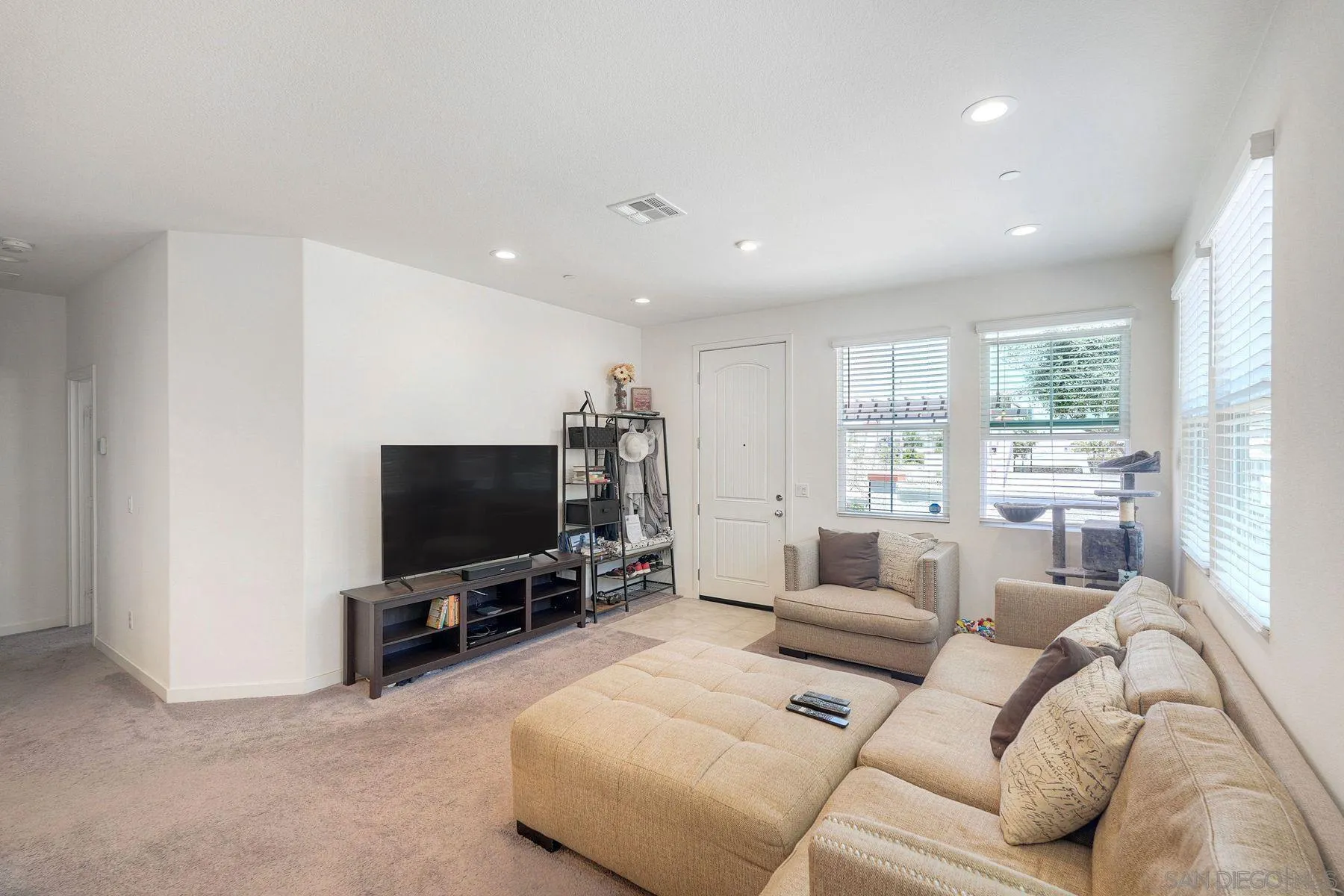 https://cdn.realtyfeed.com/cdn/127/260014366/21c35d800723f220711671f39cdfcf69.webp