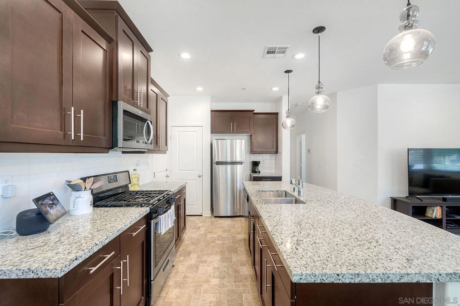 https://cdn.realtyfeed.com/cdn/127/260014366/22eba74da063588c78de5787376ef7f2.webp