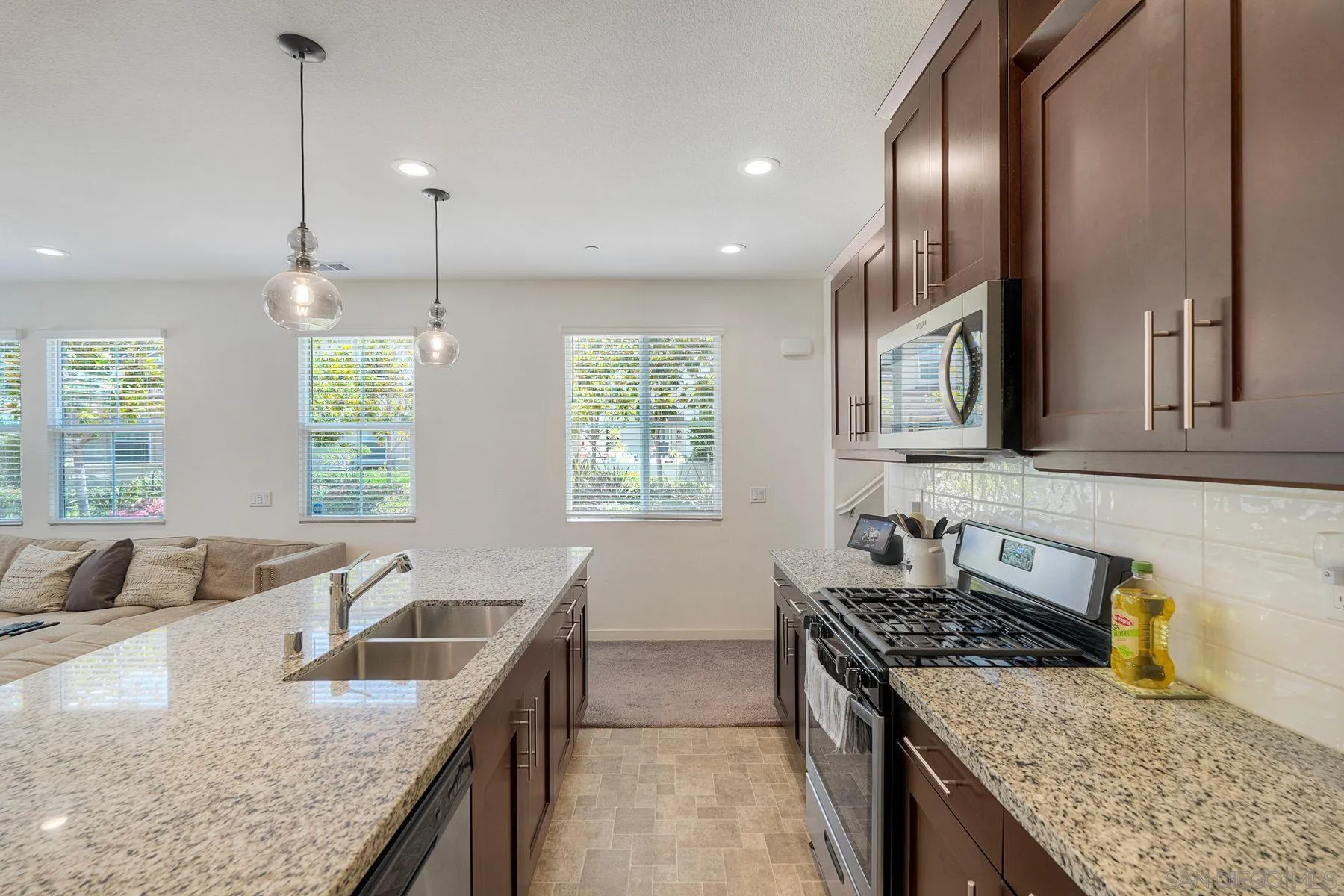 https://cdn.realtyfeed.com/cdn/127/260014366/26943e430bdccc7568d7d6e9e5217879.webp