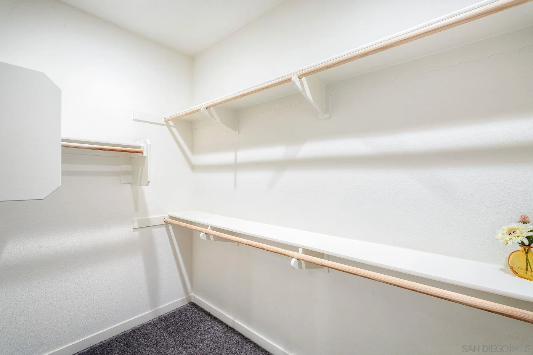 https://cdn.realtyfeed.com/cdn/127/260014366/4020951504d182cee6833be306784313.webp