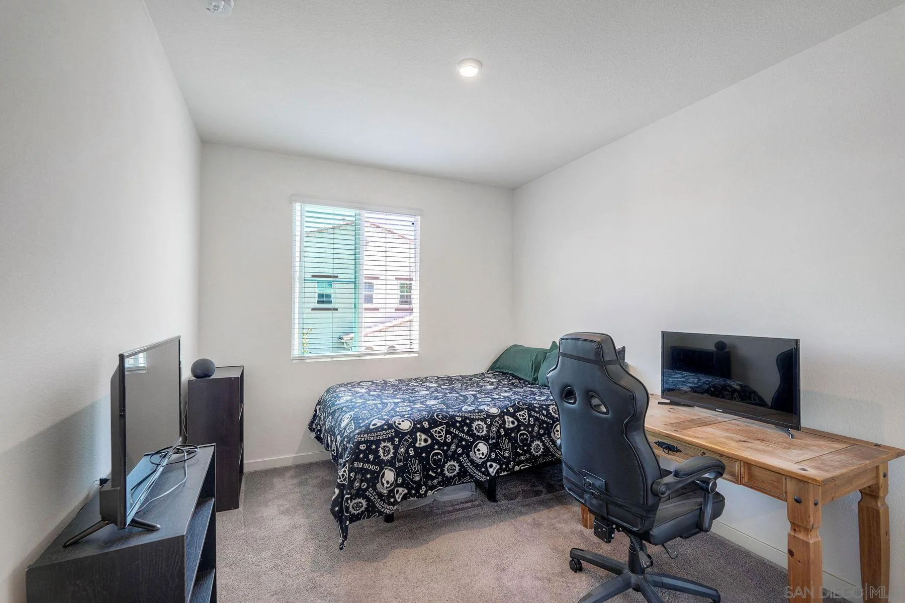 https://cdn.realtyfeed.com/cdn/127/260014366/598bab376433d3d09fbf9d638e0dd398.webp