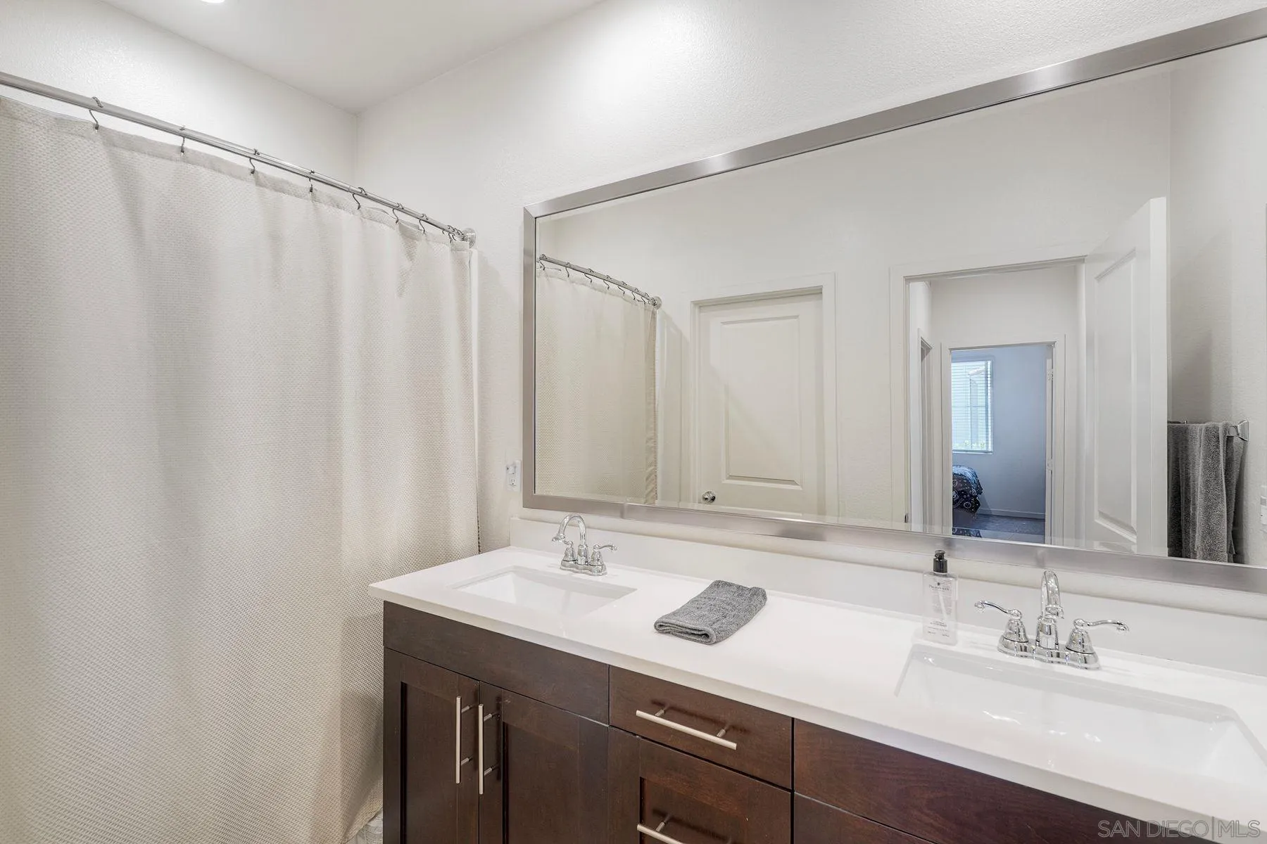https://cdn.realtyfeed.com/cdn/127/260014366/a84ac8e4af872cd636cc1b5fec4826d0.webp