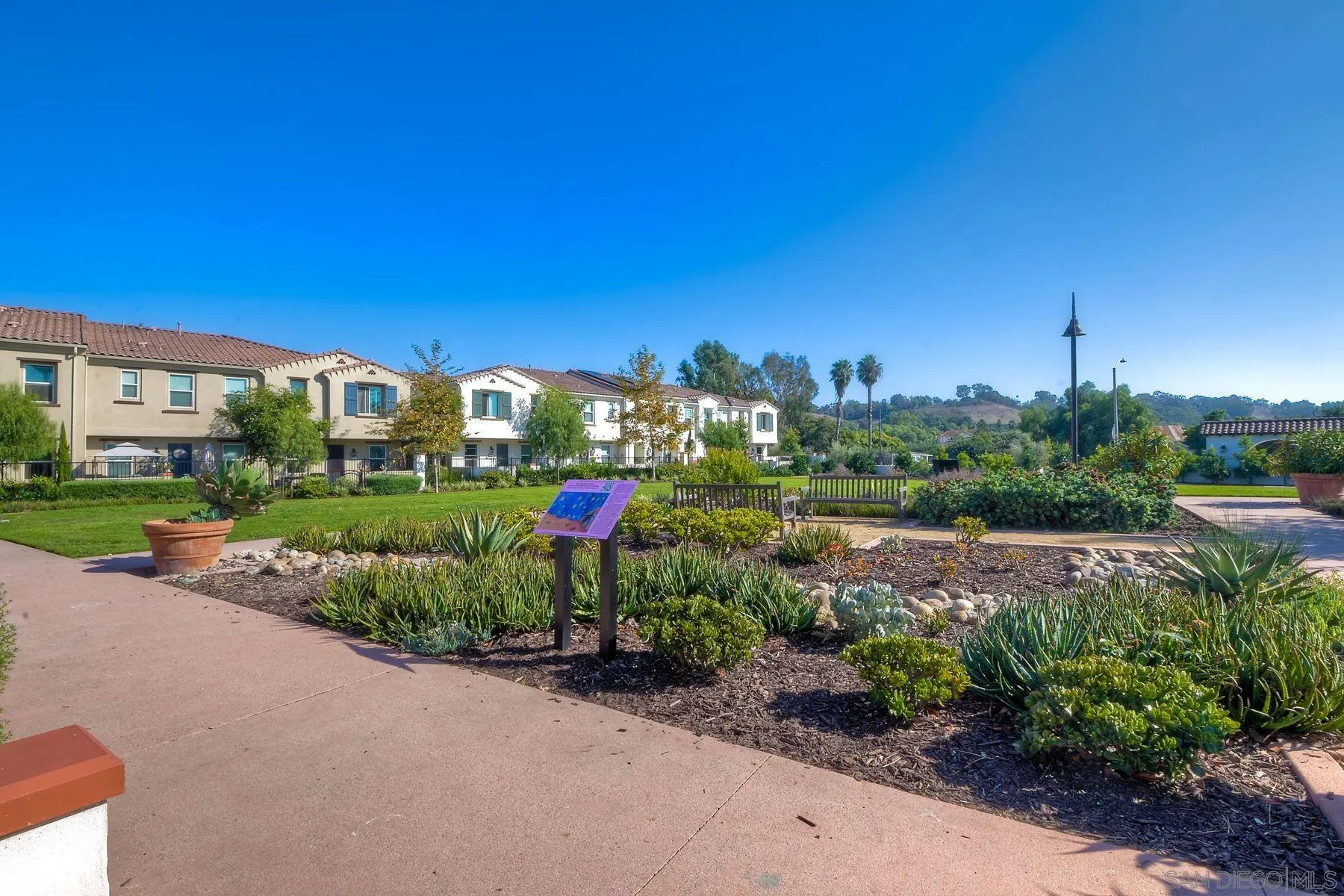 https://cdn.realtyfeed.com/cdn/127/260014366/abfbe496198d75d40cb1625e8fee07f7.webp