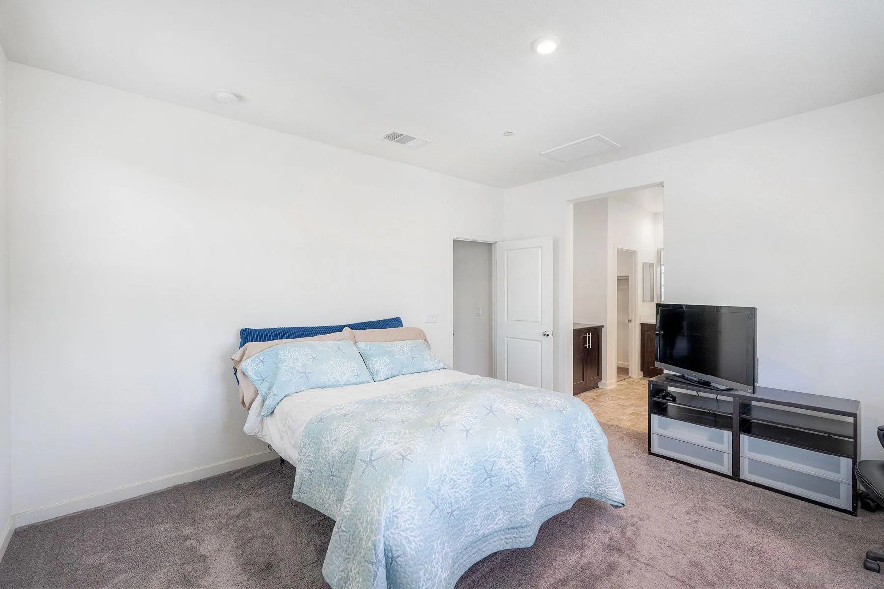 https://cdn.realtyfeed.com/cdn/127/260014366/ba22b2b3edfa4c11a158d1c672783876.webp