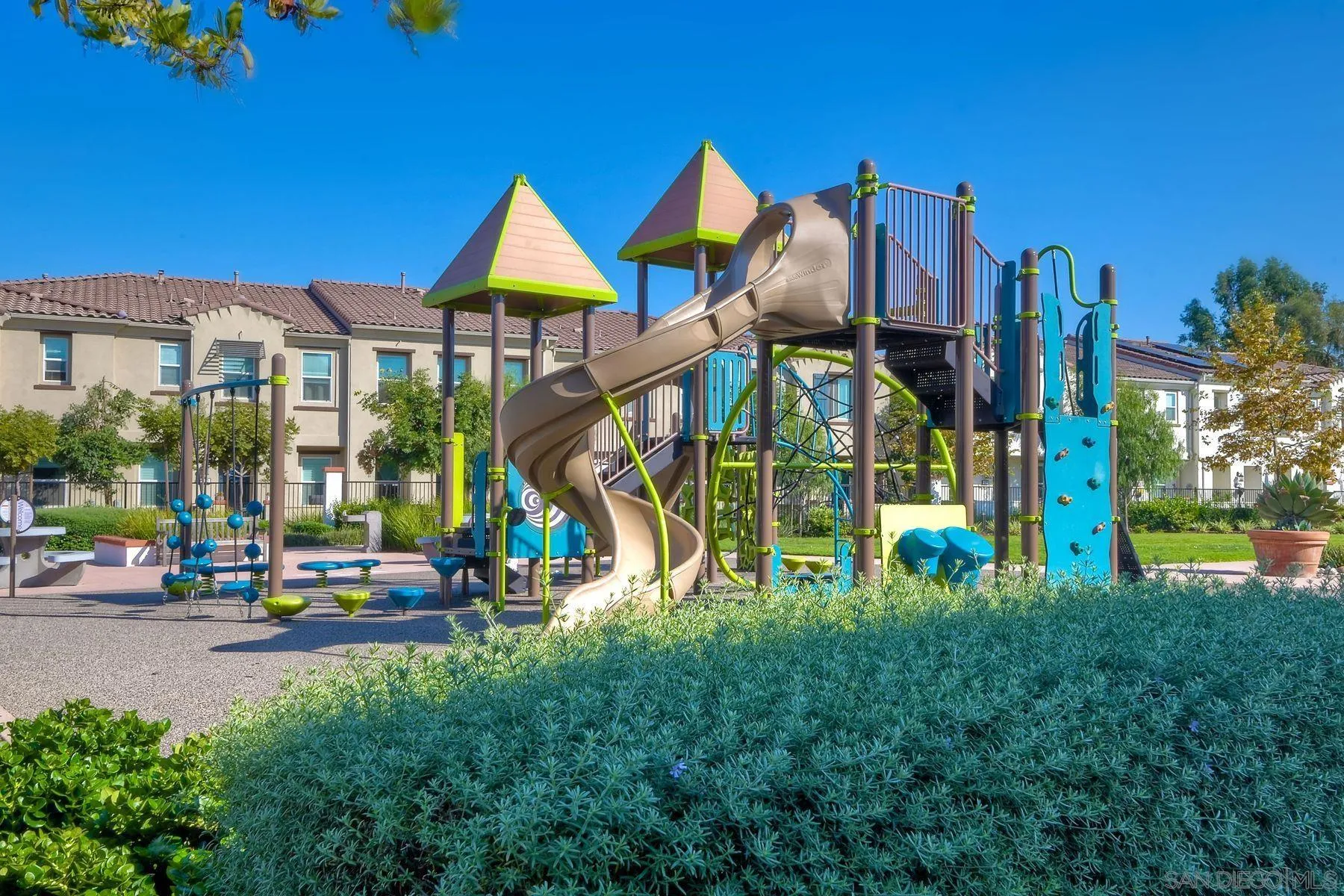 https://cdn.realtyfeed.com/cdn/127/260014366/bc5319f207e530db7b1309bd60456486.webp