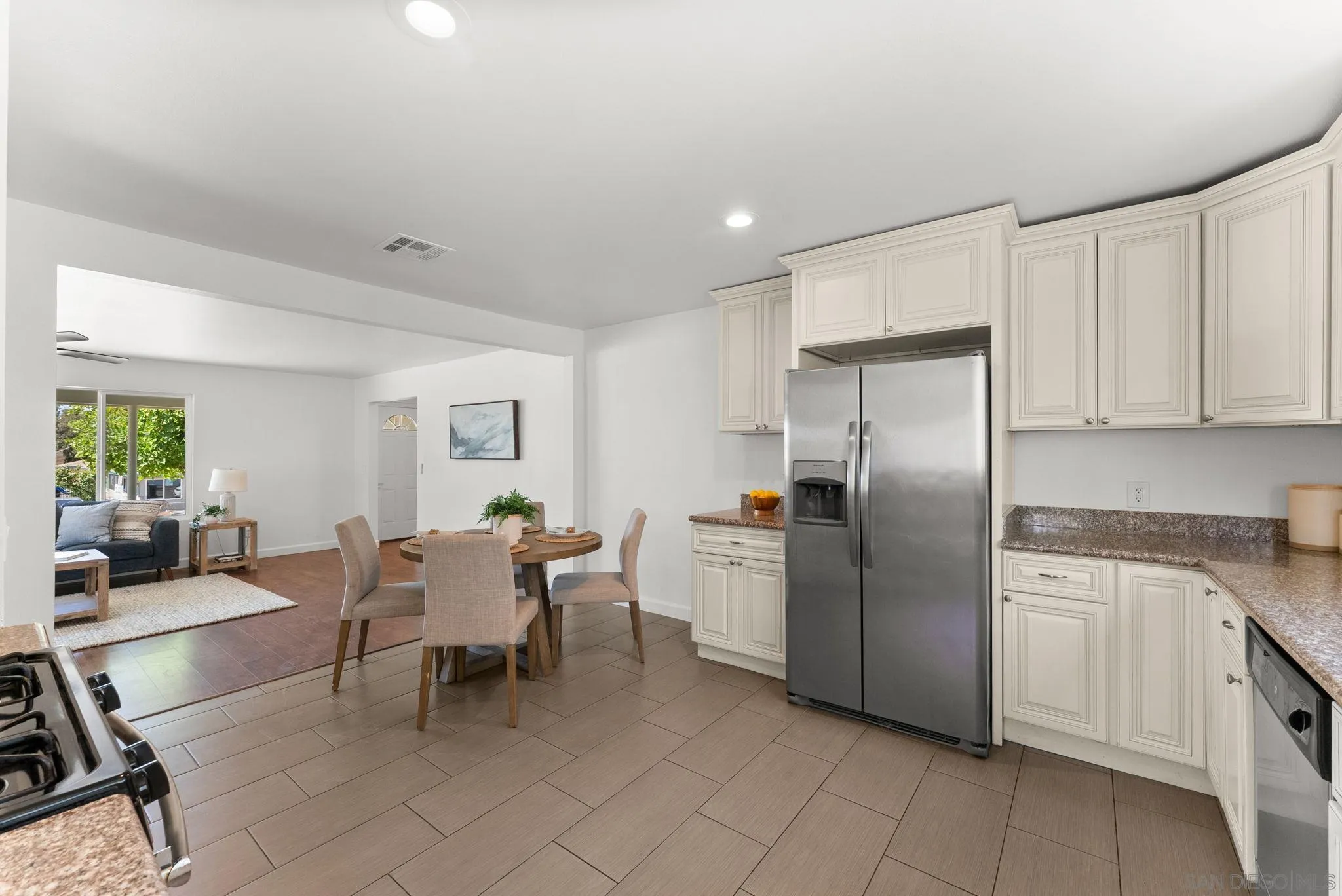 https://cdn.realtyfeed.com/cdn/127/260014367/4a5b66043a905b8780f7a843a5f62650.webp