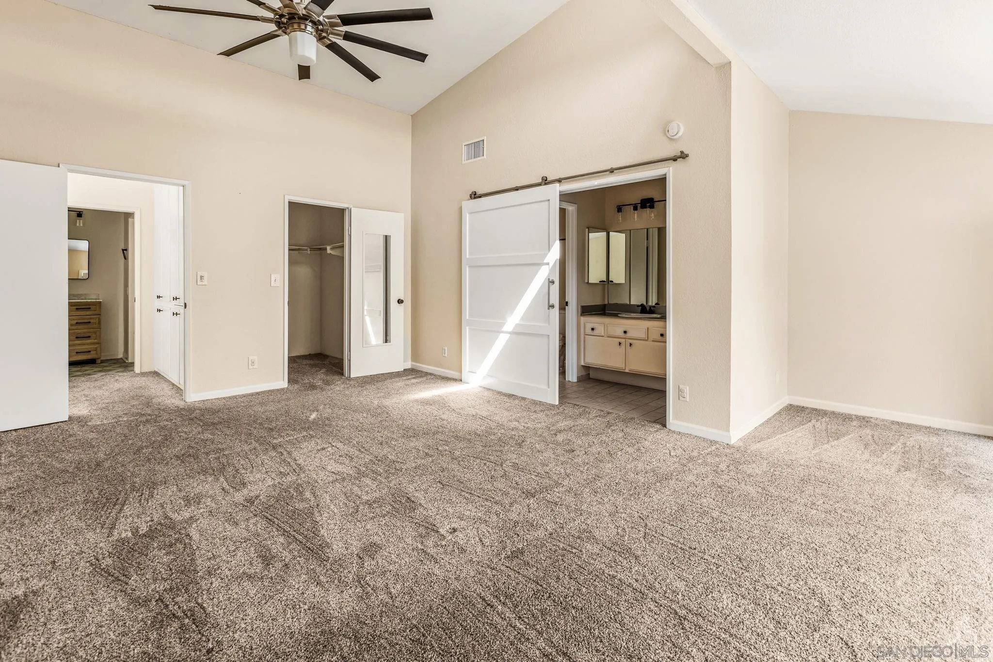 https://cdn.realtyfeed.com/cdn/127/260014376/382352978a9548338a03a9c0aec2afe0.webp