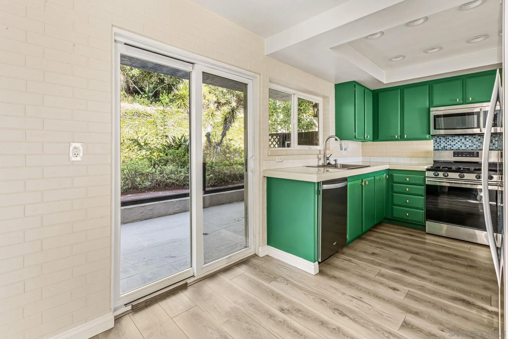 https://cdn.realtyfeed.com/cdn/127/260014376/659a3a41082ac65f5921662c45e808cf.webp