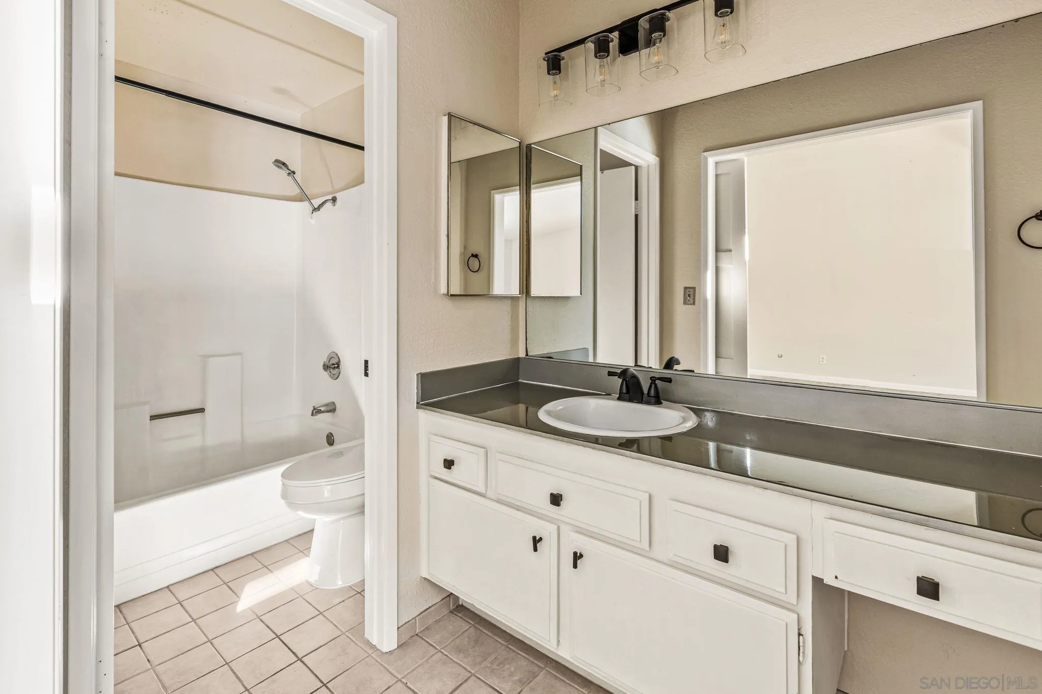 https://cdn.realtyfeed.com/cdn/127/260014376/6dbf4d4976e12c6415d0c3b387822ea7.webp